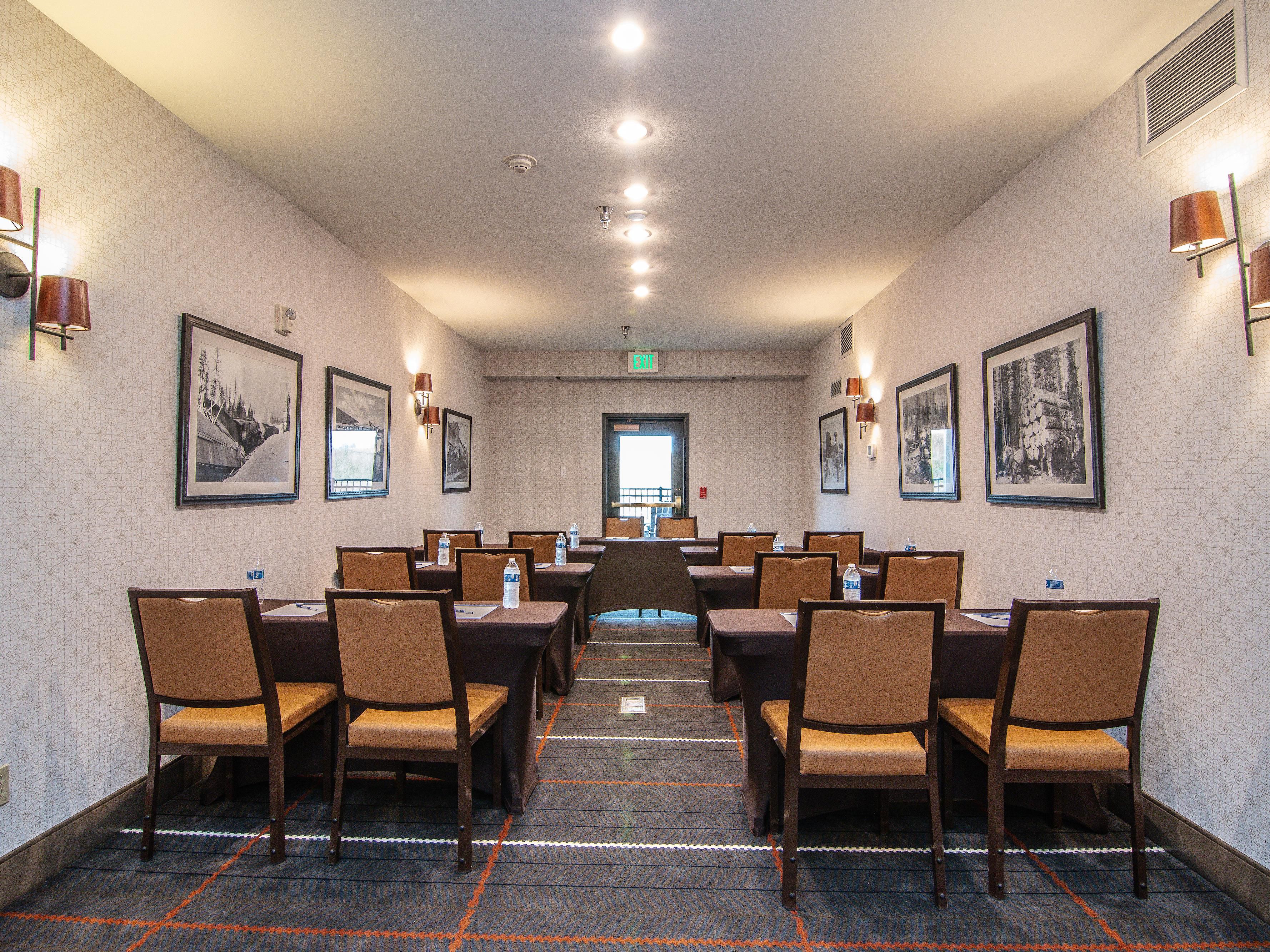 While lodging in Kalispell, up to 24 business travelers can utilize our meeting room: a 336-foot space that comes with free wireless Internet access. Enjoy some freshly baked cookies and coffee during your meeting.
