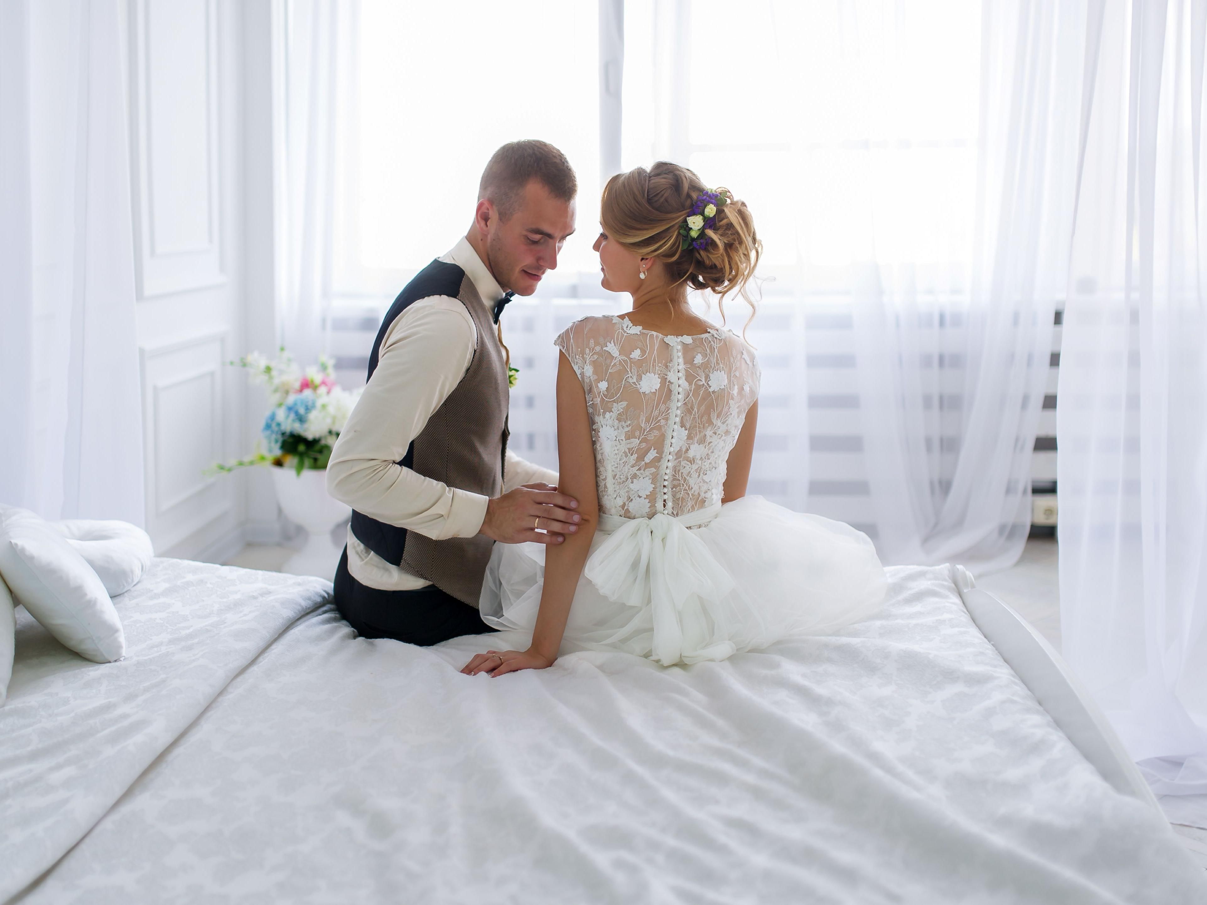 Enjoy exclusive 10%+ savings for wedding guests at our hotel, just minutes from the Log House Garden. Our roomy suites are perfect for pre-wedding prep, and we also offer complimentary hot breakfast. Reach out to our team directly to secure your special rate!