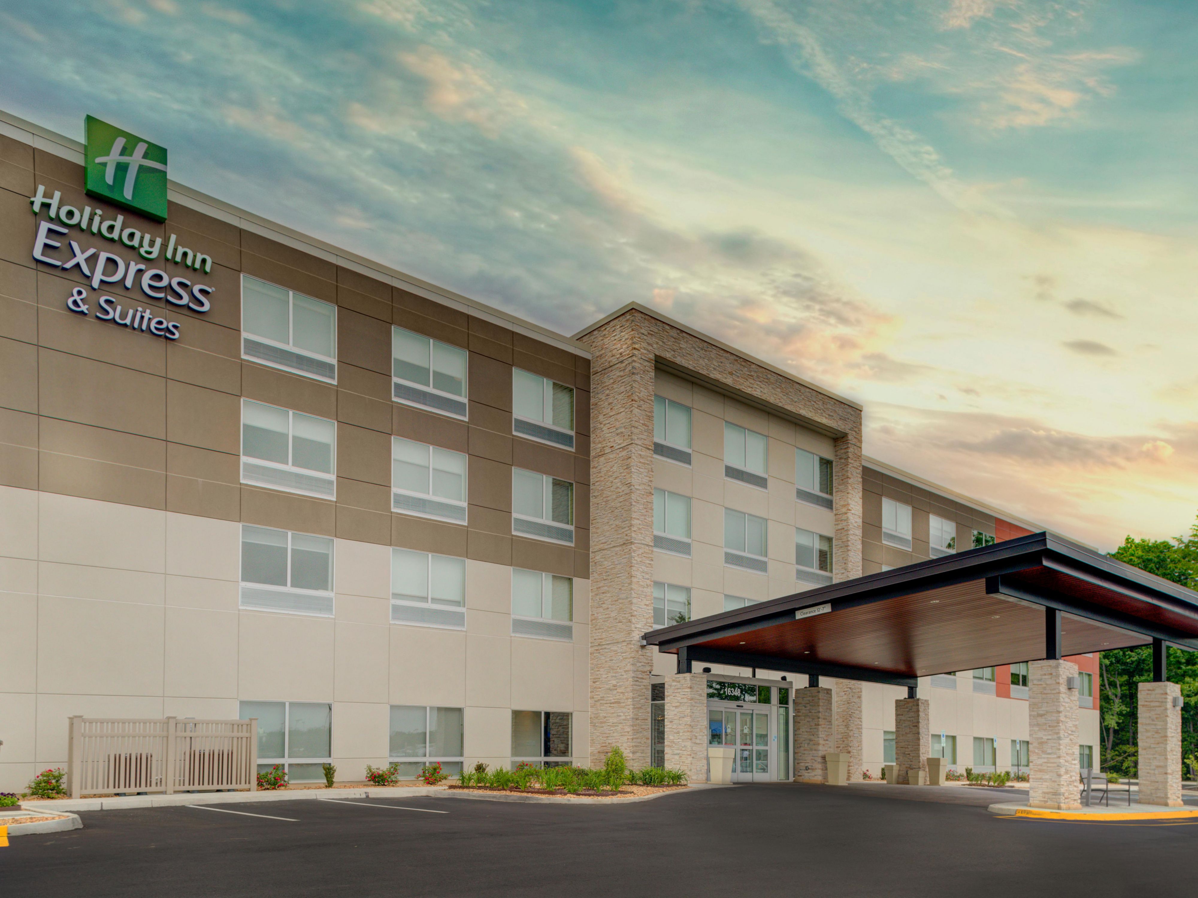 Come join us at our gorgeous new Holiday Inn Express and Suites 