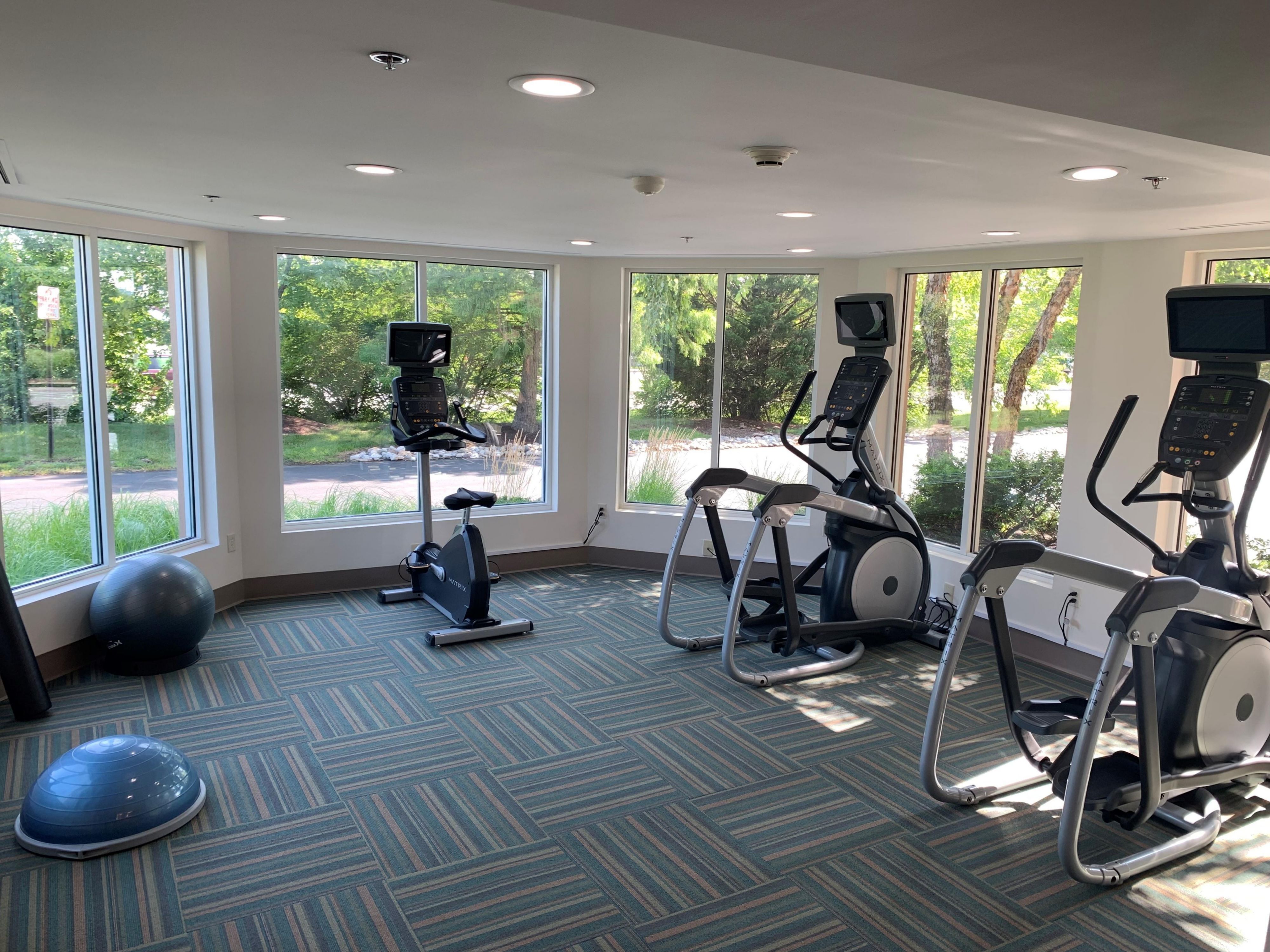 We are proud to announce that we have tripled the size of our fitness center to meet all of your needs while you are on the road. With the addition of more cardio equipment including a rowing machine, we have also added an additional weight machine and brand new free weights.