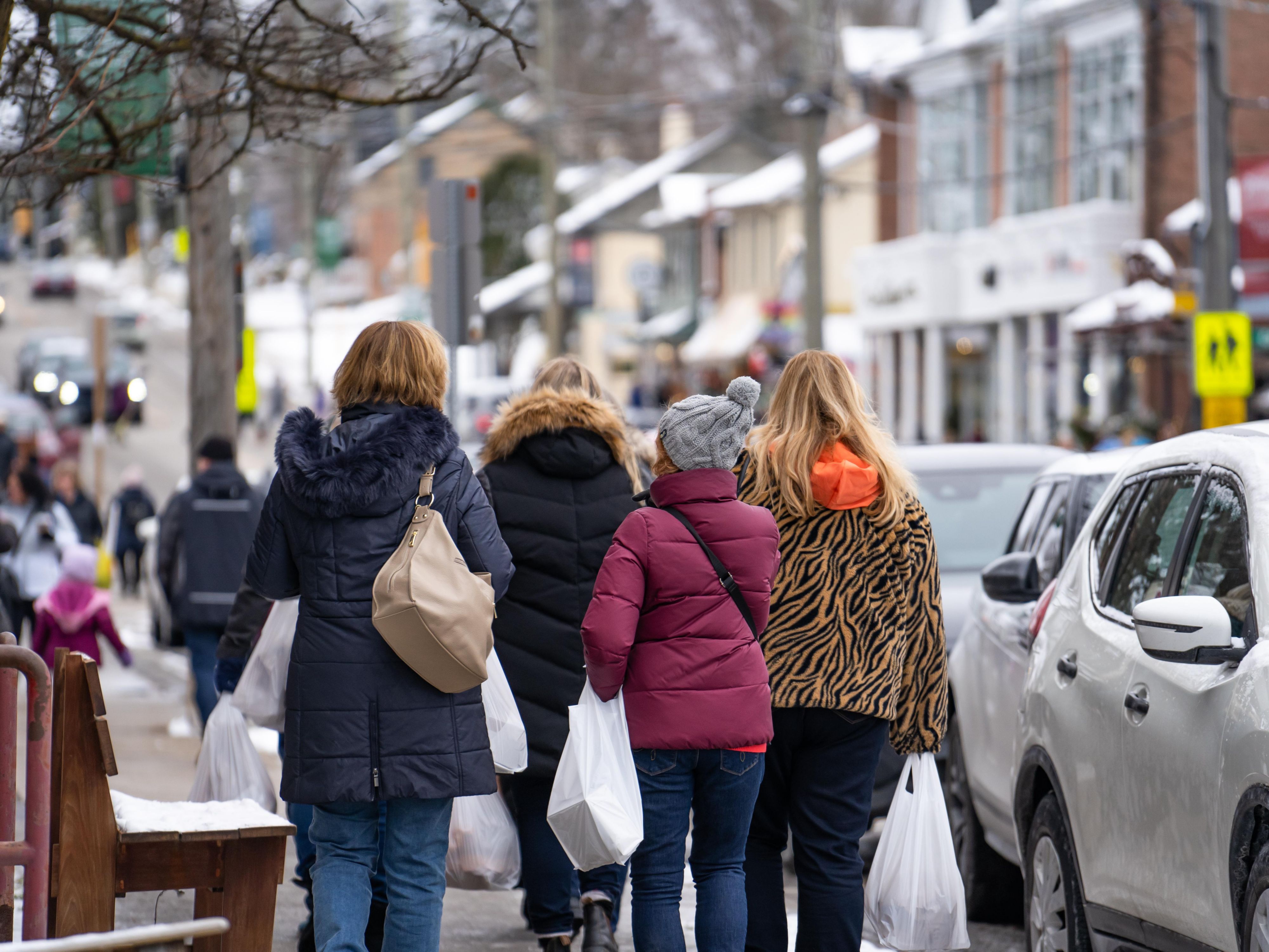 Experience Sparkle at The Village of St. Jacobs in November. Surrounded by thousands of twinkling lights and festive cheer! Shop the village’s many unique boutiques. Dine at cozy cafés and local eateries.  Enjoy evening entertainment and holiday festivities, then come back and relax with us. Less than 20 minutes from the hotel
