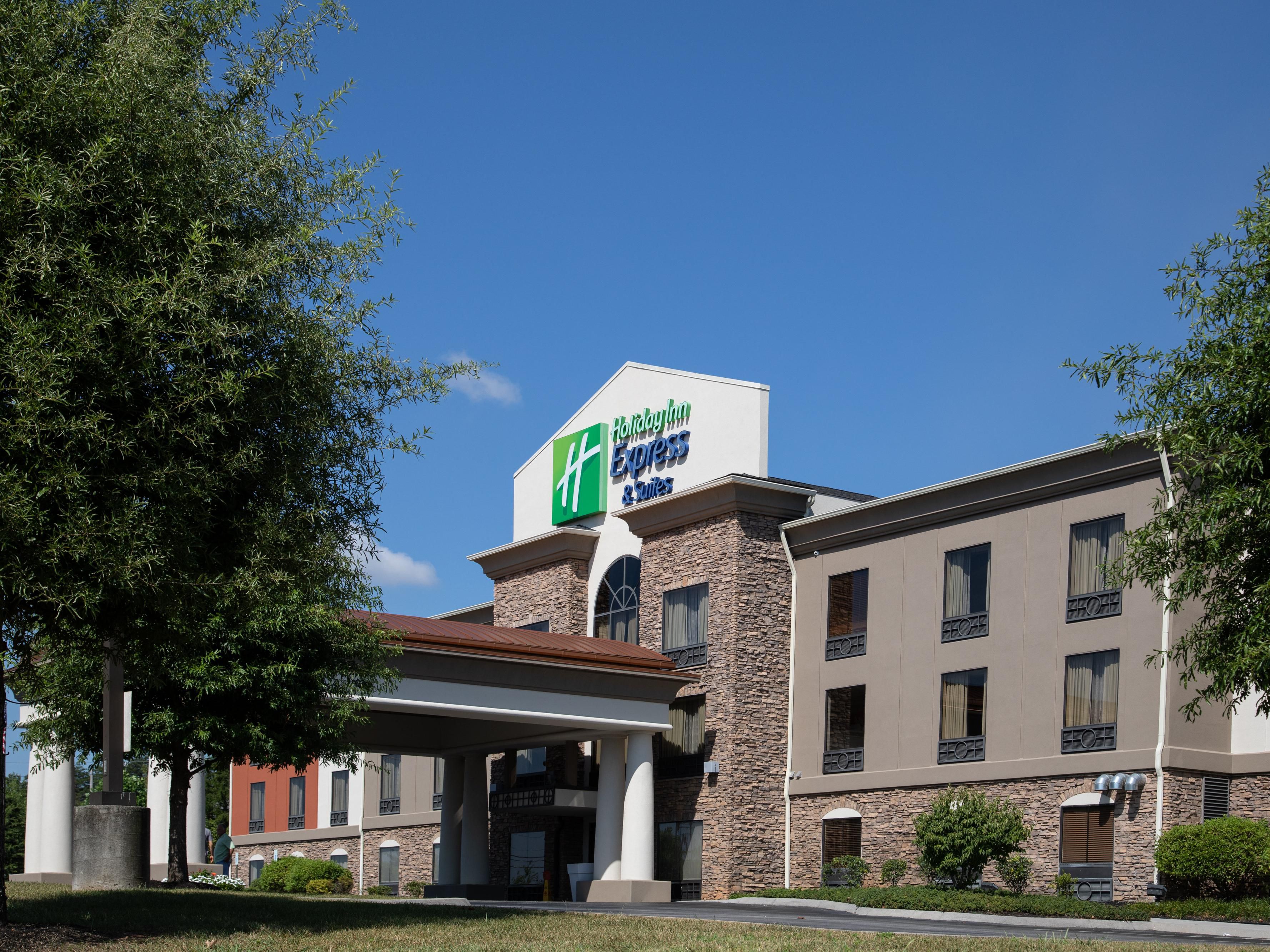 Approximately 20 miles from Oak Ridge and 16 miles from McGhee Tyson Airport (TYS), our hotel provides easy access to these key locations. Whether you're attending business meetings in Oak Ridge or catching a flight at McGhee Tyson, you'll find our hotel conveniently close to both.