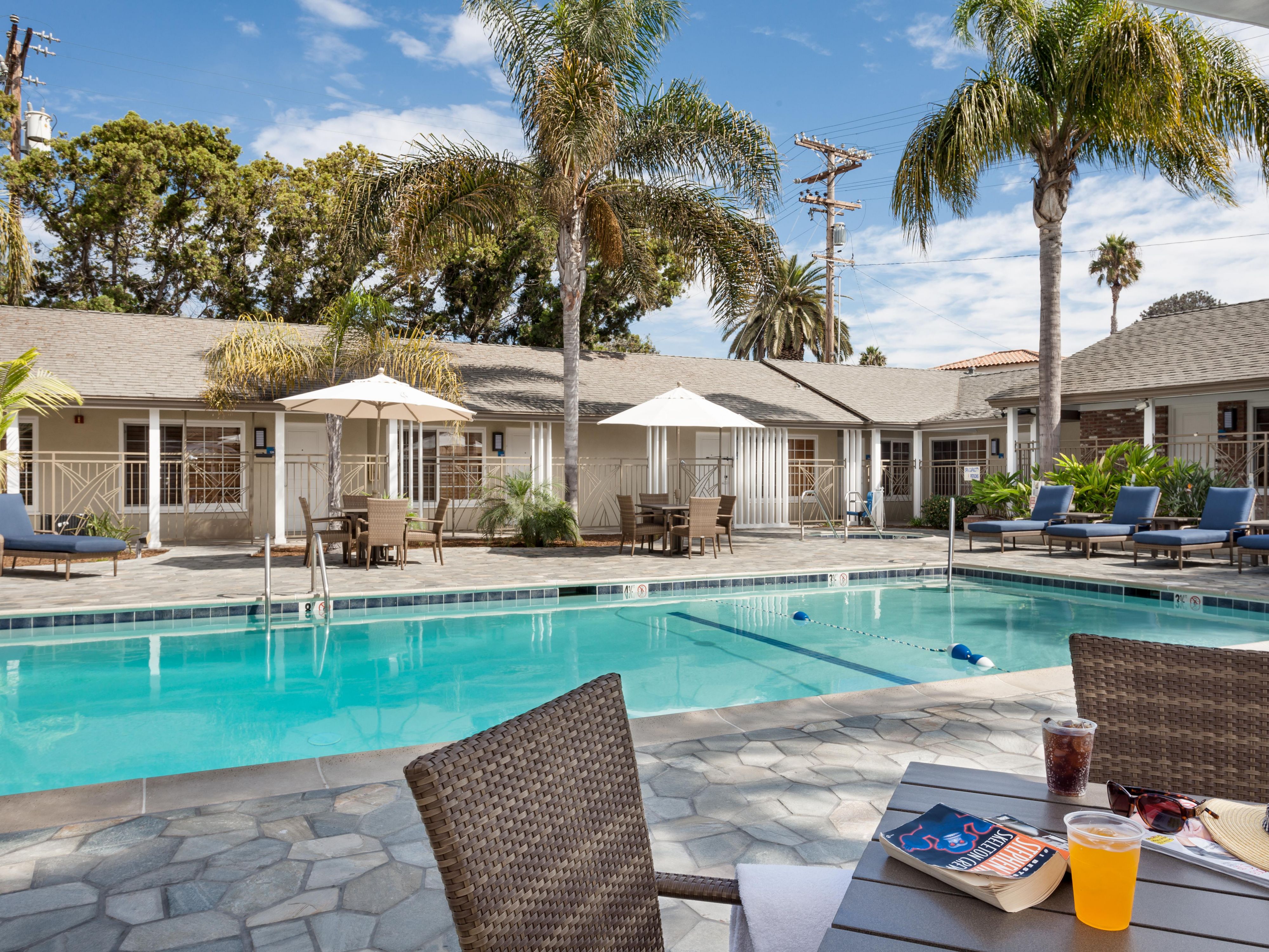 Soak up the Southern California sunshine year-round in our inviting heated outdoor pool. Open daily from 9 a.m. to 9 p.m., it’s the perfect spot to unwind, take a refreshing swim, or simply relax poolside during your La Jolla getaway.