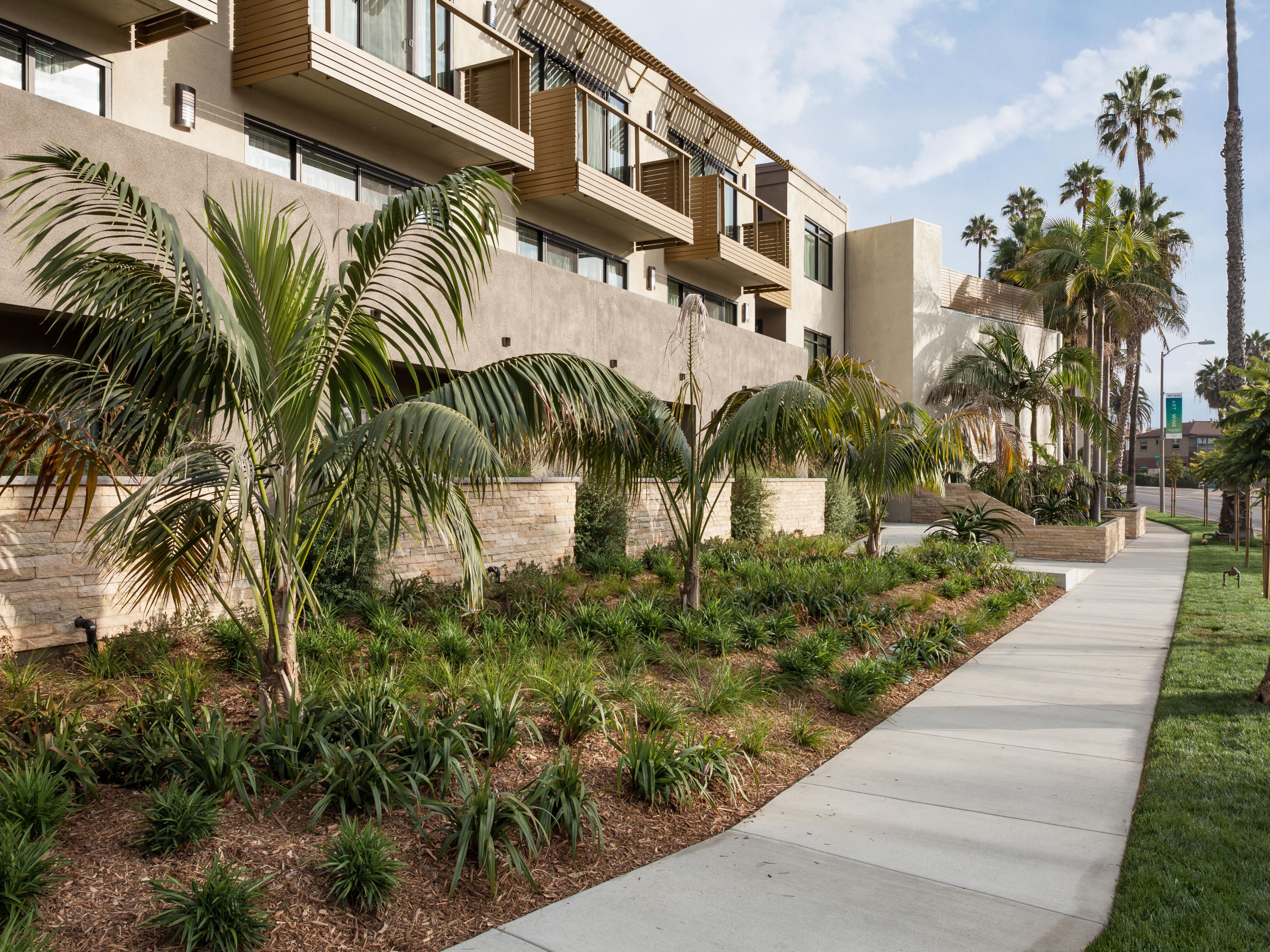 Host your next meeting or small gathering in the hotel’s Great Room. Featuring a community table for up to eight guests, this comfortable space is available daily after breakfast until 10 p.m. for productive or casual get-togethers.