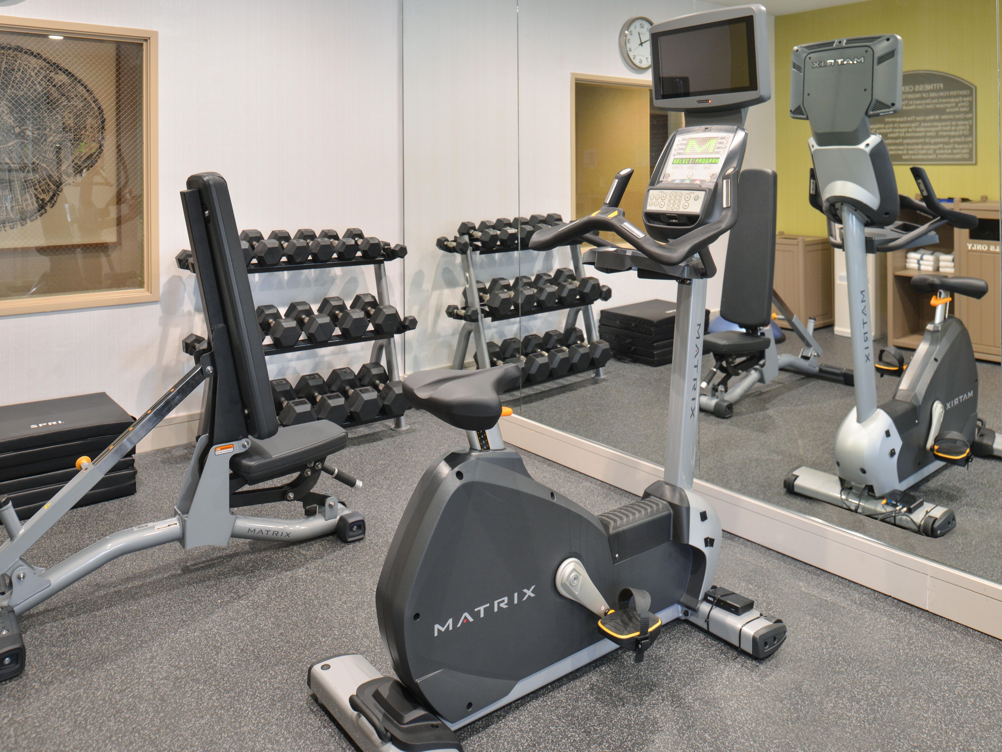Hotel guests maintaining a healthy lifestyle, enjoy the convenience of our on-site fitness center.  We offer a variety of machines and free weights for our guests. 