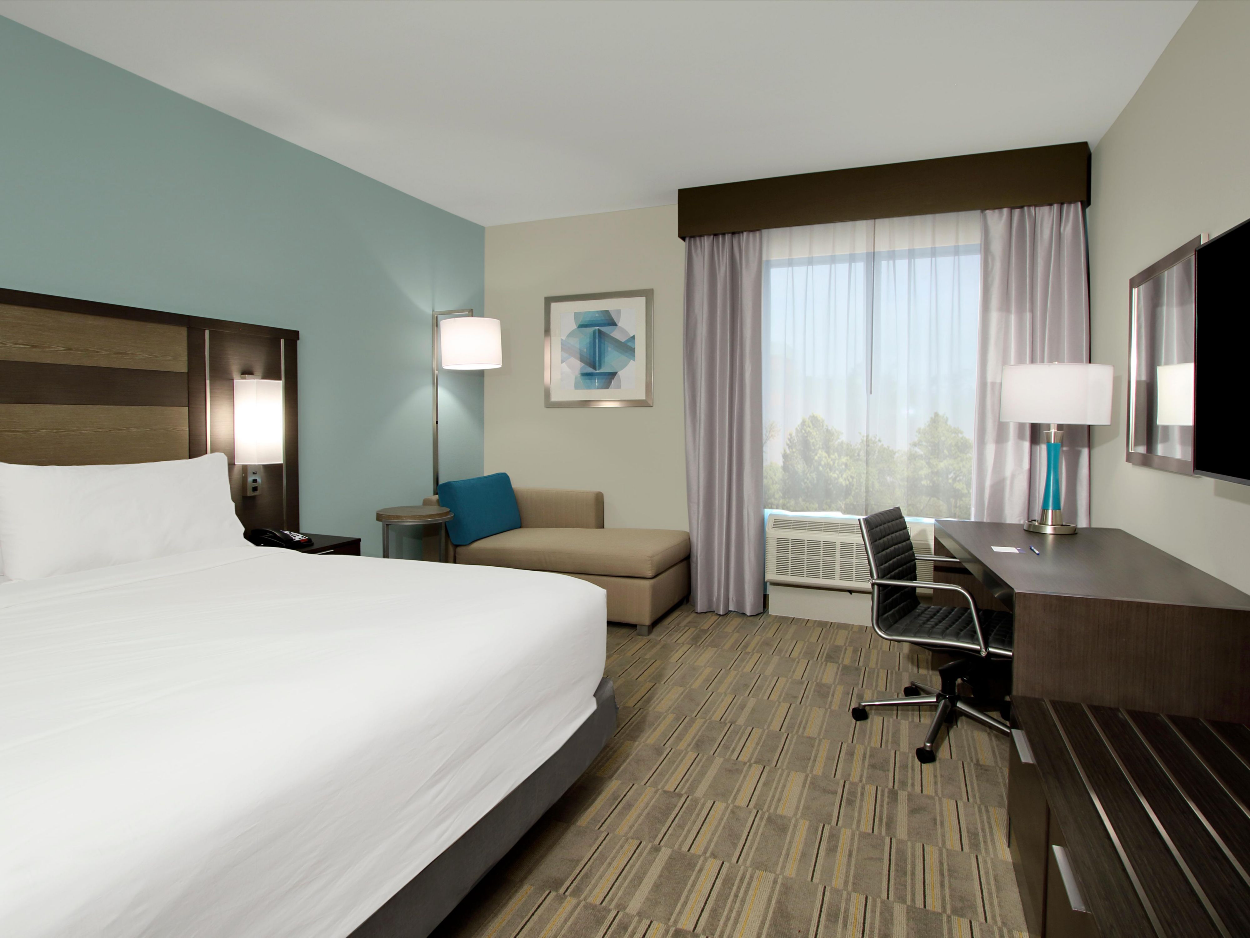 Spacious King Bed Guestroom