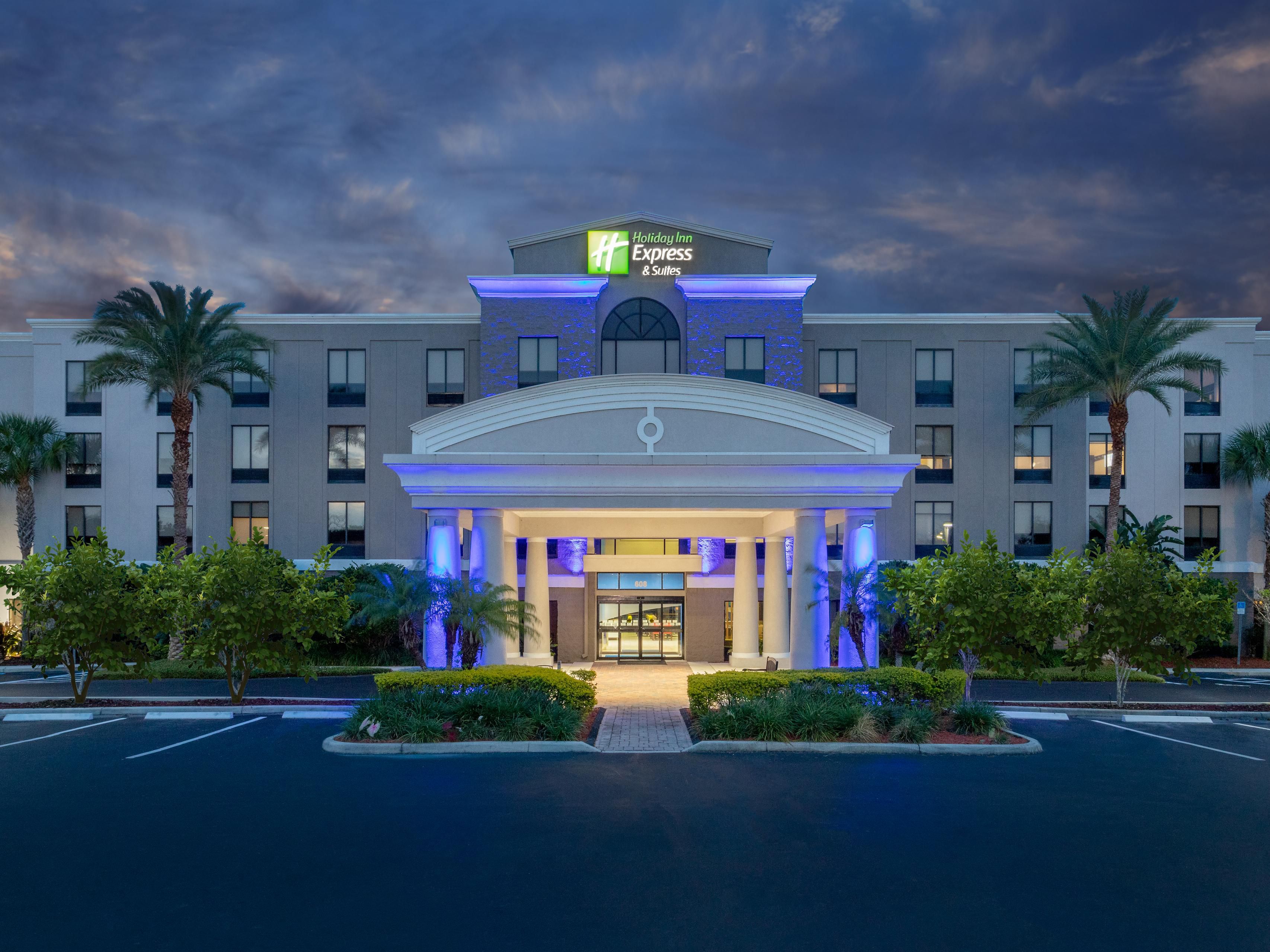 Stay in the heart of it all! Just off Highway 27, our prime location puts you minutes from adrenaline-pumping races at Sebring International Raceway, wild encounters at Gatorama, and outdoor adventures at Highlands Hammock State Park. Surrounded by lakes, golf, and charm, we are your gateway to the best of Lake Placid!