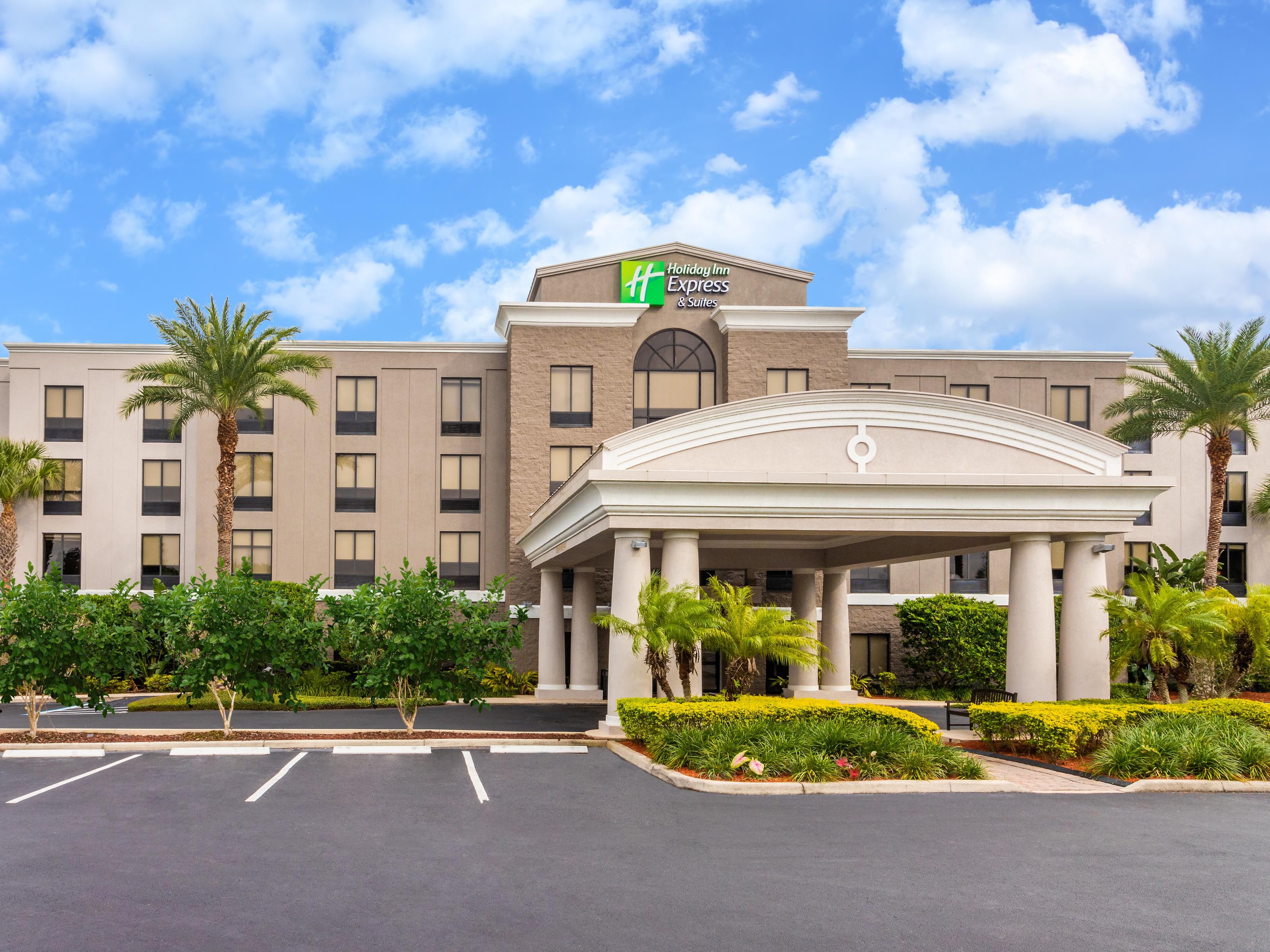 Take advantage of our complimentary onsite guest parking. Forget driving around searching for a parking space, feeding meters, or settling for high parking fees; we offer hassle-free parking to minimize your stress and maximize your stay in Lake Placid!