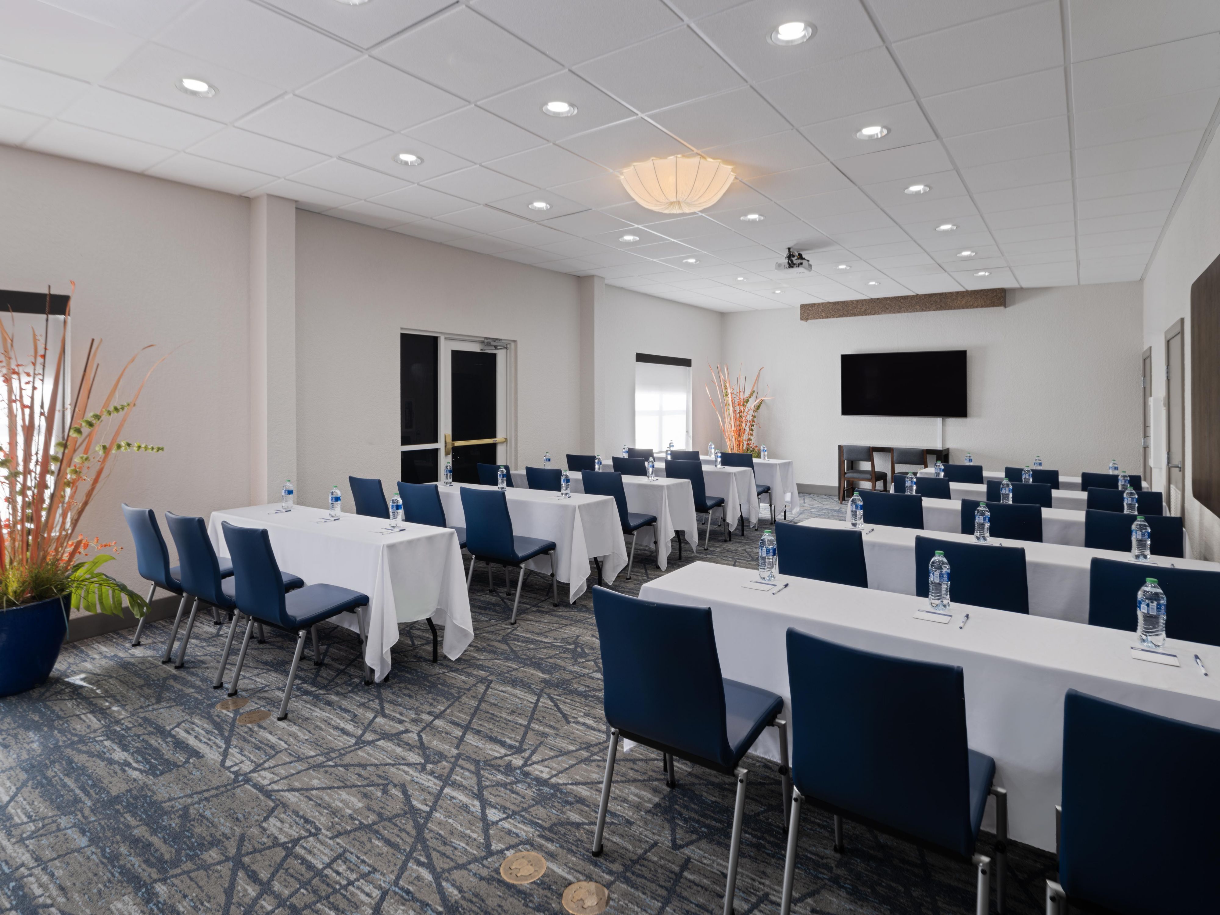 Host business meetings, training sessions, team meetings, and social gatherings in our 675 sq ft venue with flexible layouts for up to 50 guests. We provide AV equipment, free Wi-Fi, and customized catering, turning ordinary meetings into extraordinary experiences.