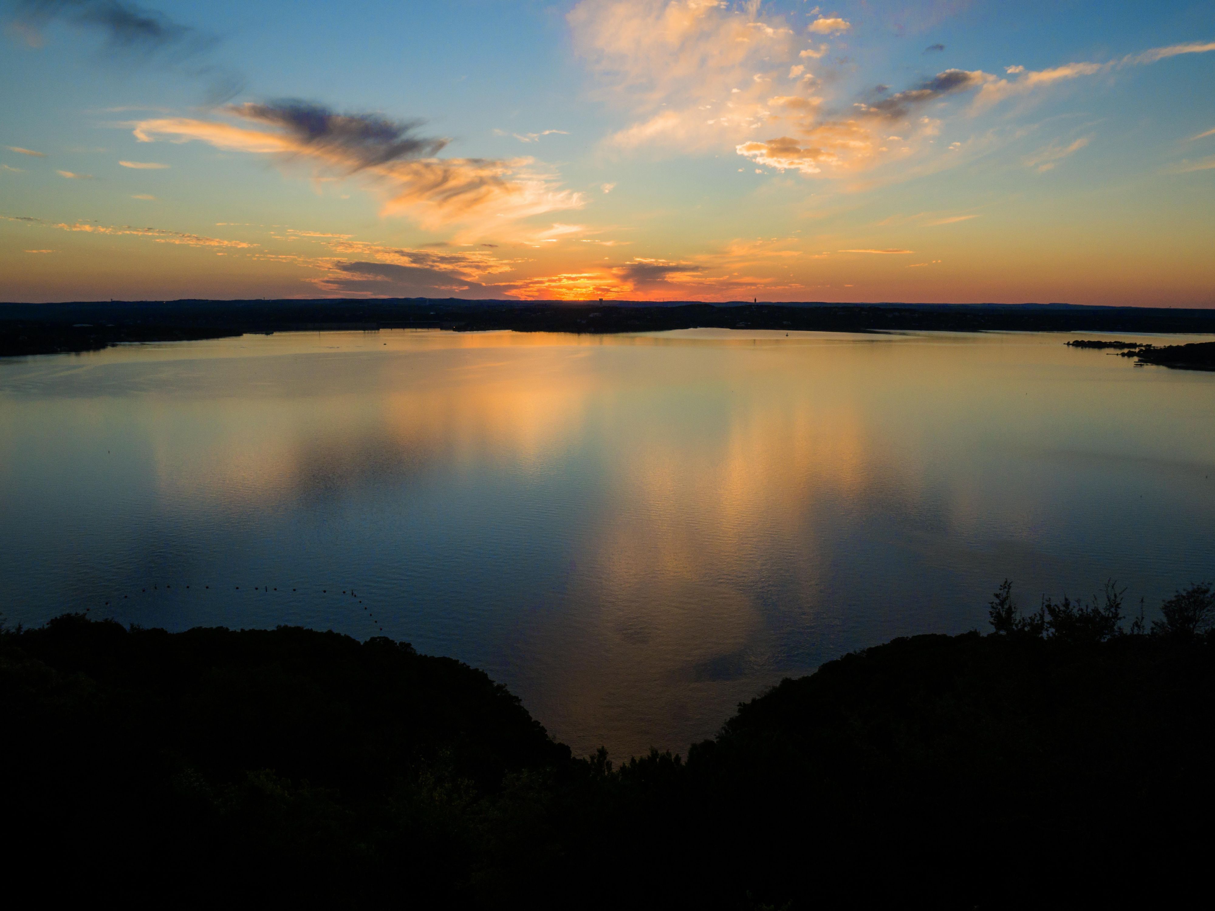 The Holiday Inn Express in Lakeway, TX, is conveniently located near several attractions and things to do in the beautiful Lake Travis area. Whether you're interested in outdoor activities, local history, or dining, there’s something for everyone including Lake Travis Lake, Hamilton Pool Preserve, The Hill Country Galleria, Lakeway City Park, etc. 