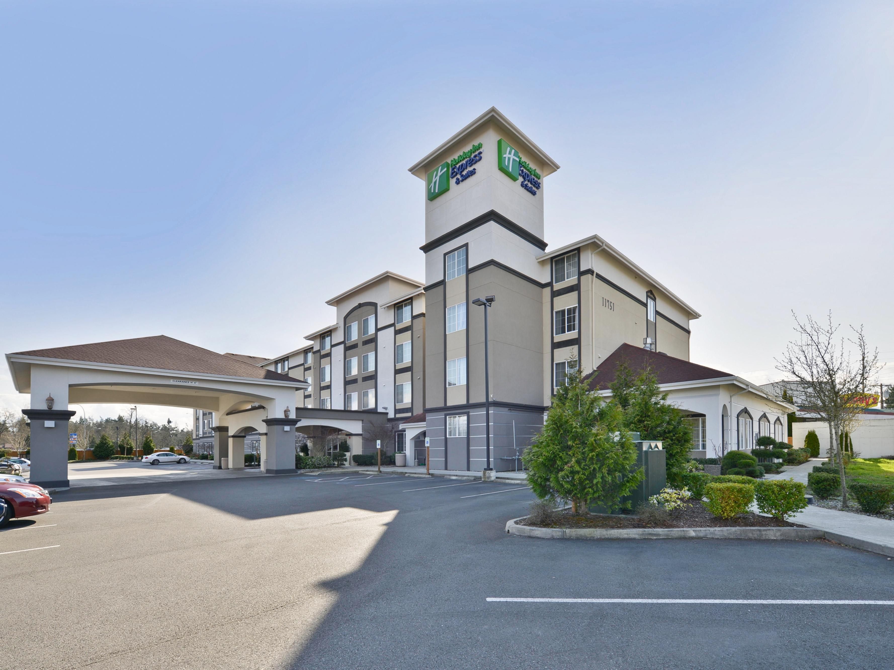Just off I-5 Exit 125, our hotel offers easy access to Lakewood Towne Center, JBLM, and the Greater Tacoma Convention Center. Explore nearby attractions like Mt. Rainier, NW Trek, American Lake, Tacoma Dome, Point Defiance Zoo, and Seattle's Pike Place Market and Space Needle. We are your perfect home base for discovering Lakewood!