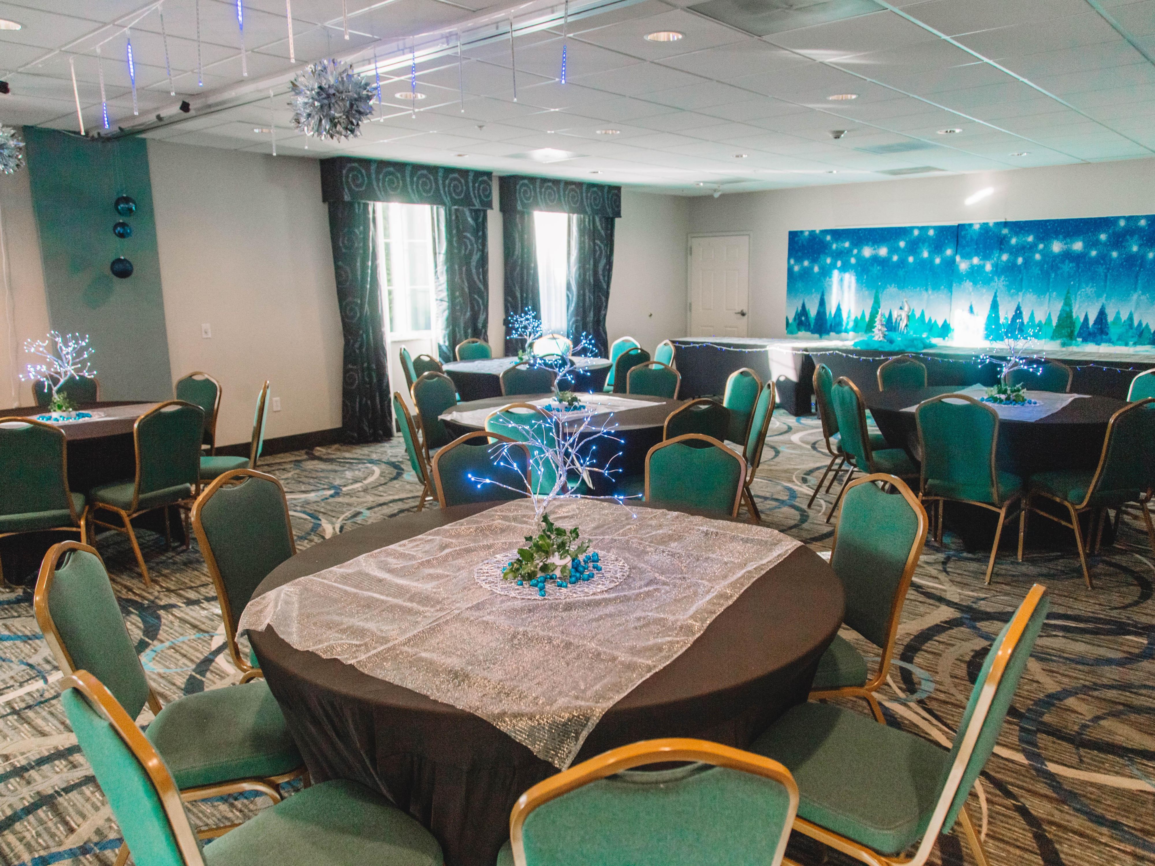 Connect and collaborate in our versatile meeting spaces for up to 70 guests. Whether you're planning a business meeting, social gathering, or celebration, we offer AV equipment, customizable catering options, and personalized service to ensure every detail is perfect. Let us make your Lakewood event seamless and memorable!