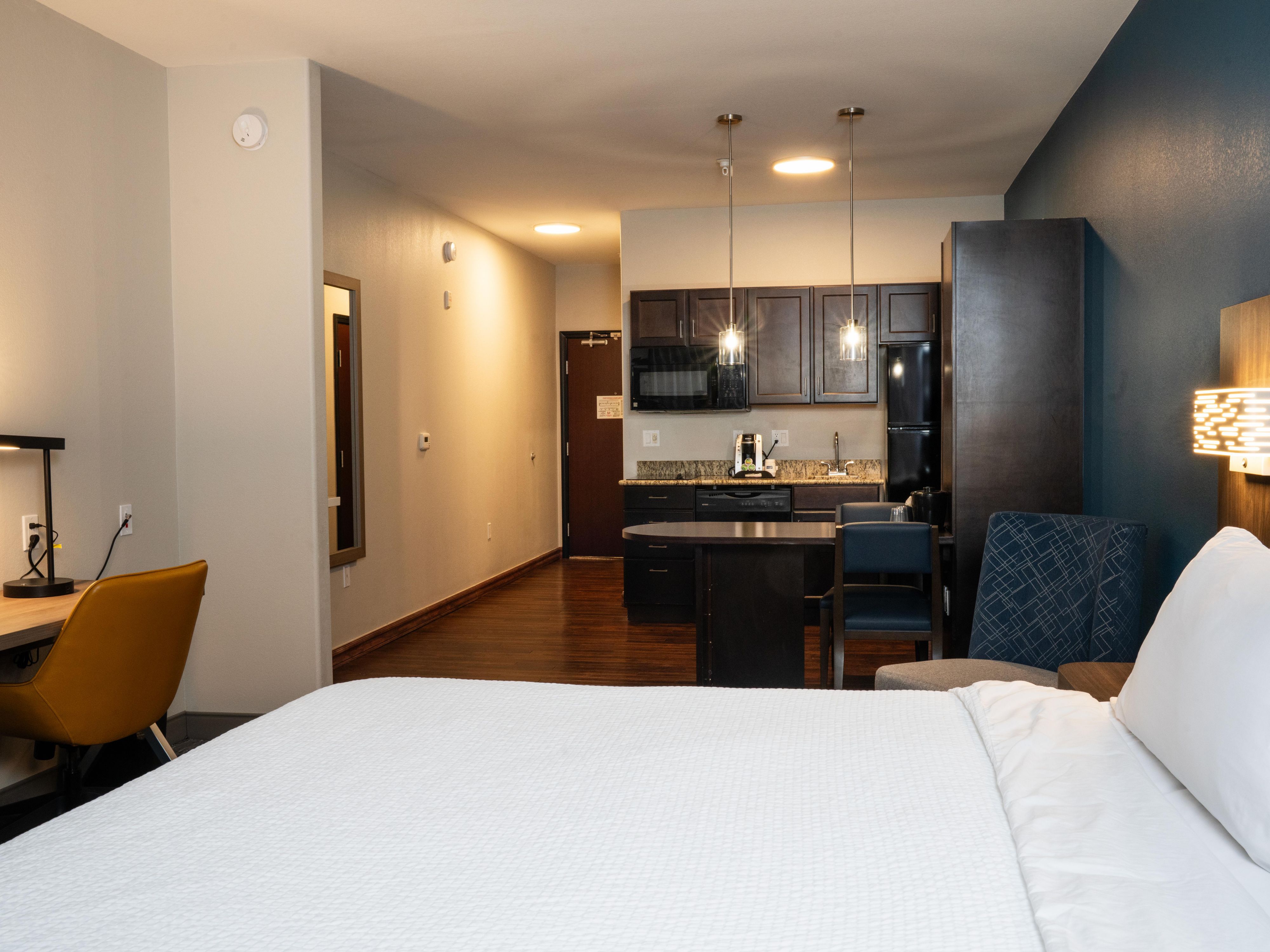 We offer a plethora of 500 sq ft suites, perfect for families and guests staying long term. Enjoy extra seating, a convenient wet bar with sink, full size refrigerator, cook top, and dishwasher. Call now to book!