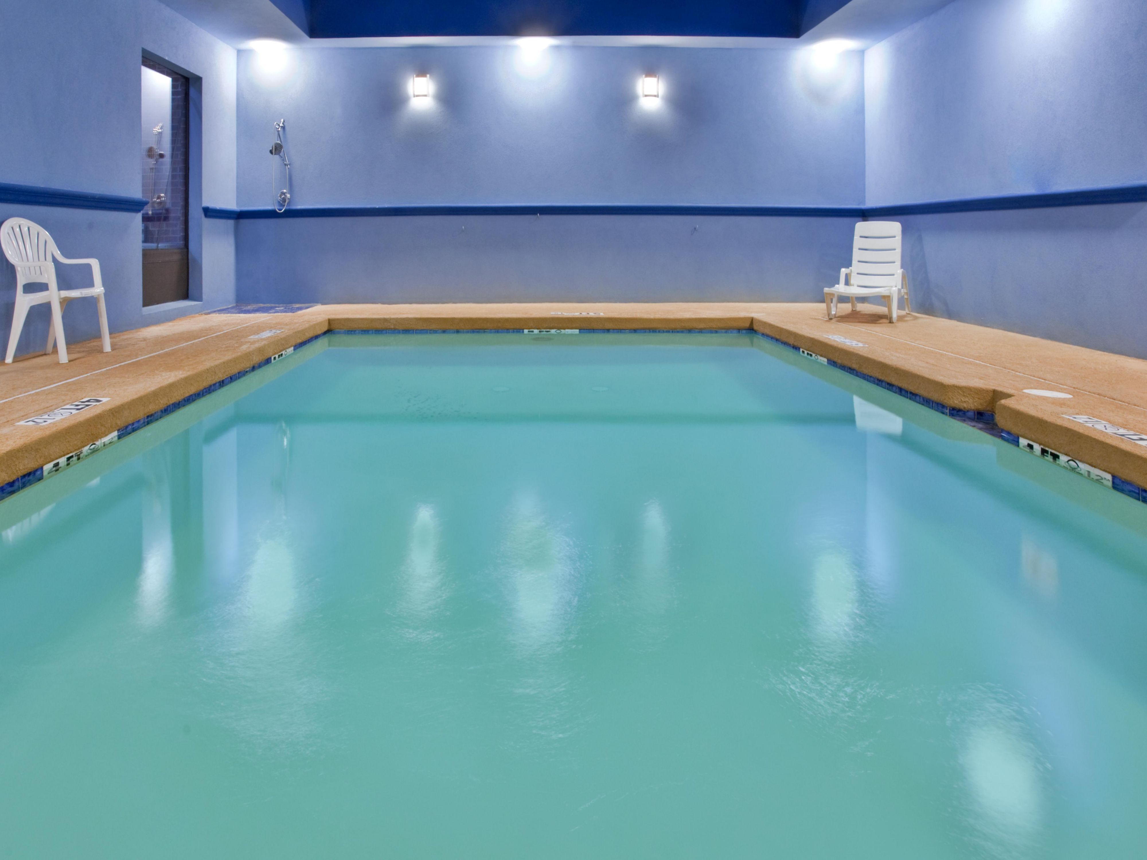 Take a dip in our indoor swimming pool, open daily from 9:00 AM to 9:00 PM. Whether you like to swim morning laps, make a mid-afternoon splash, or enjoy a leisurely evening swim, our pool is the perfect place for relaxation and recreation. 