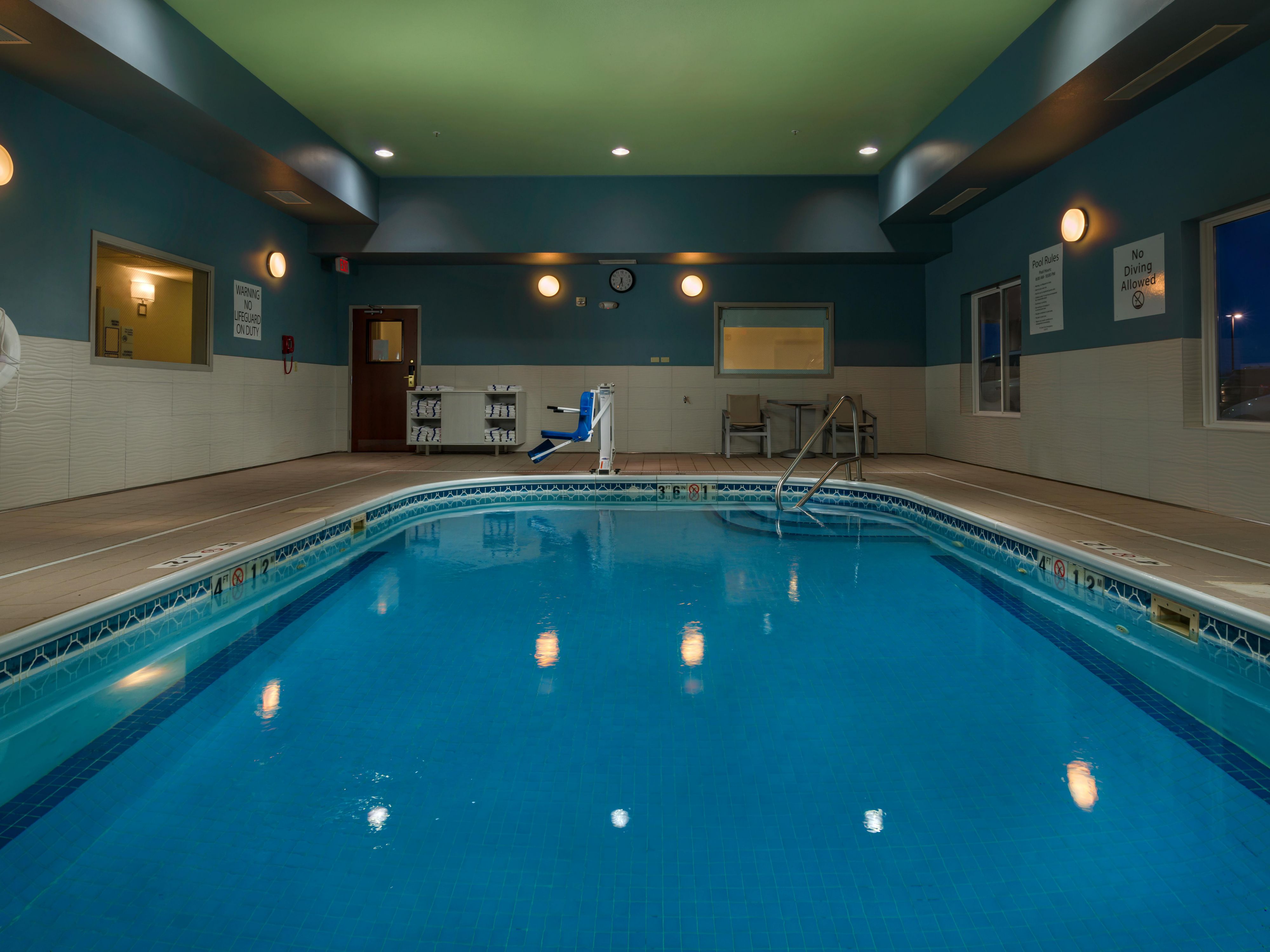 Large Indoor Saltwater Swimming Pool and Jacuzzi 