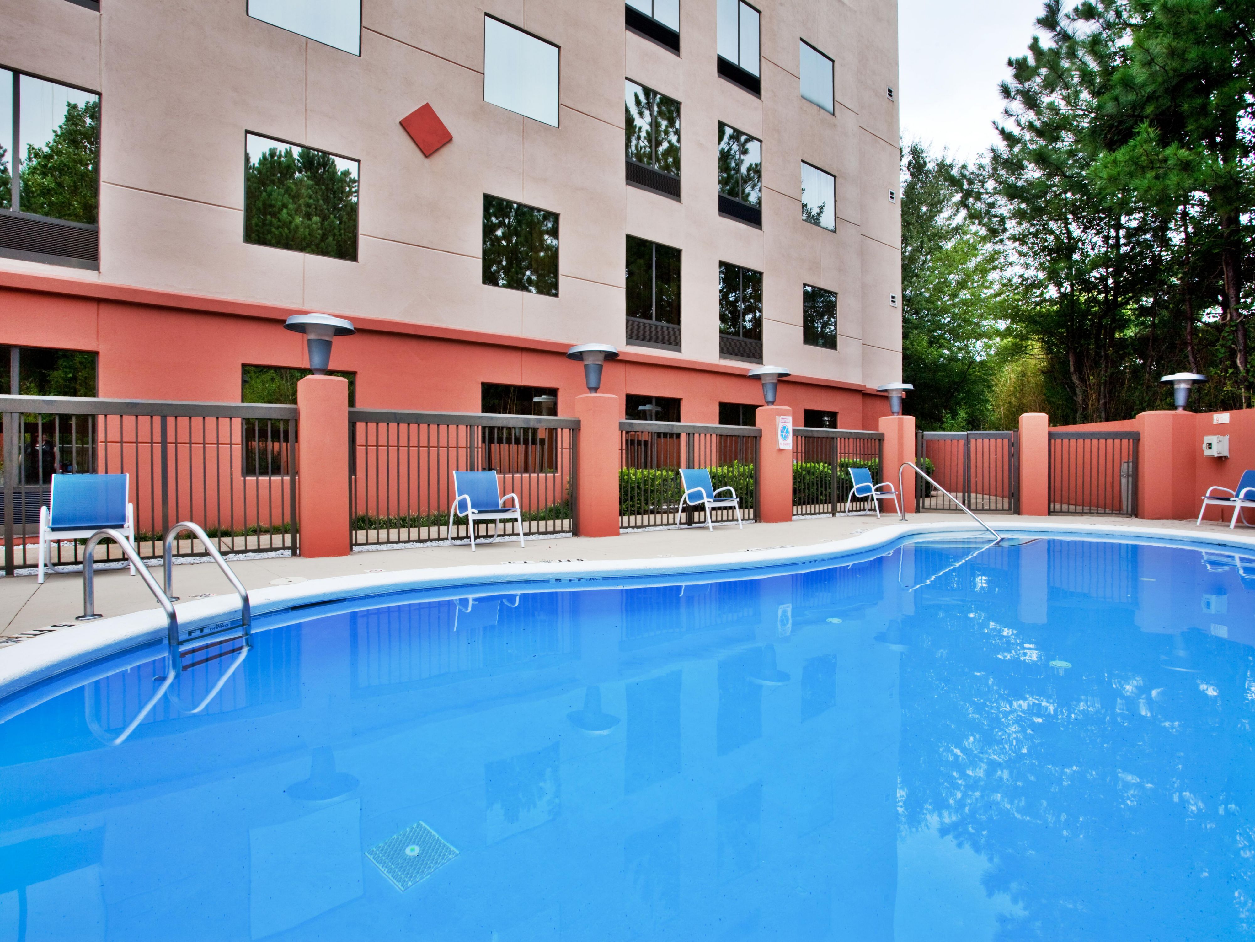 Enjoy the warm weather by sitting out at our wonderful outdoor pool. Open 10 AM to 10 PM.