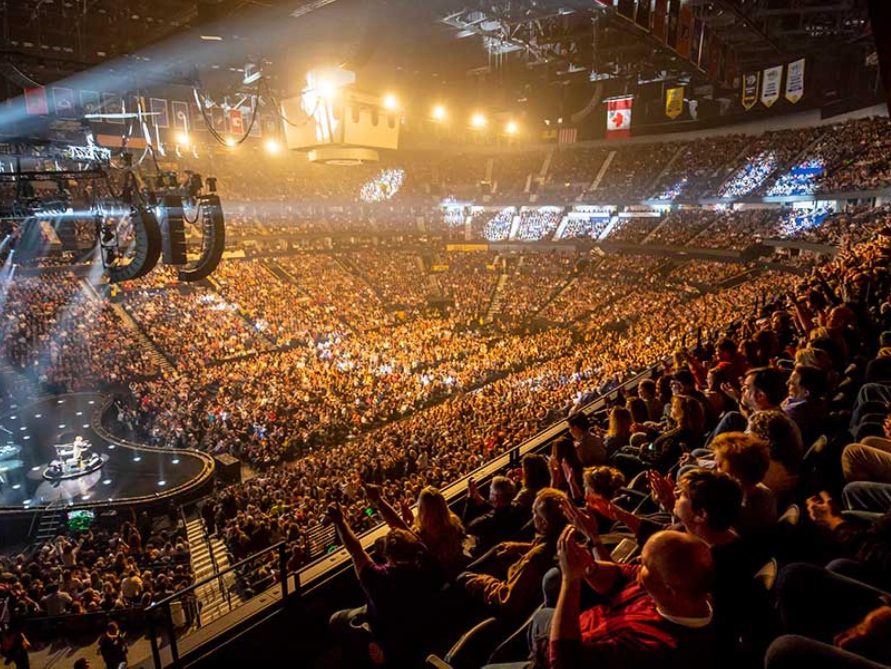 Affordable hotel located only 29 miles to Bridgestone Arena in downtown Nashville.  Enjoy an affordable option with free parking while attending a show at the Bridgestone Arena in downtown Nashville TN.