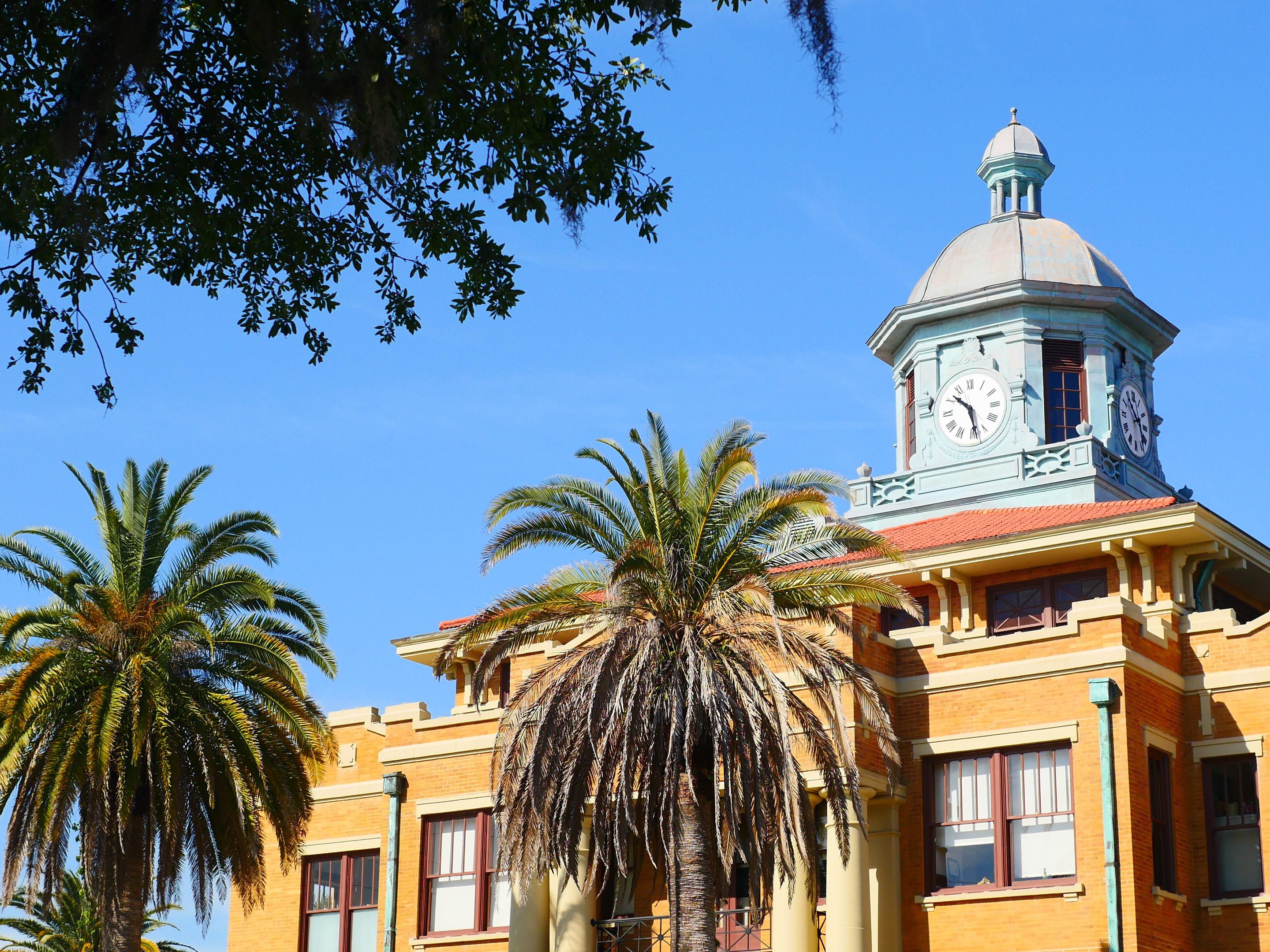 Wander historic downtown Inverness, anchored by Courthouse Square, where you'll discover local eateries, sip at lively pubs, and browse charming shops in a bike-friendly, walkable Florida town.