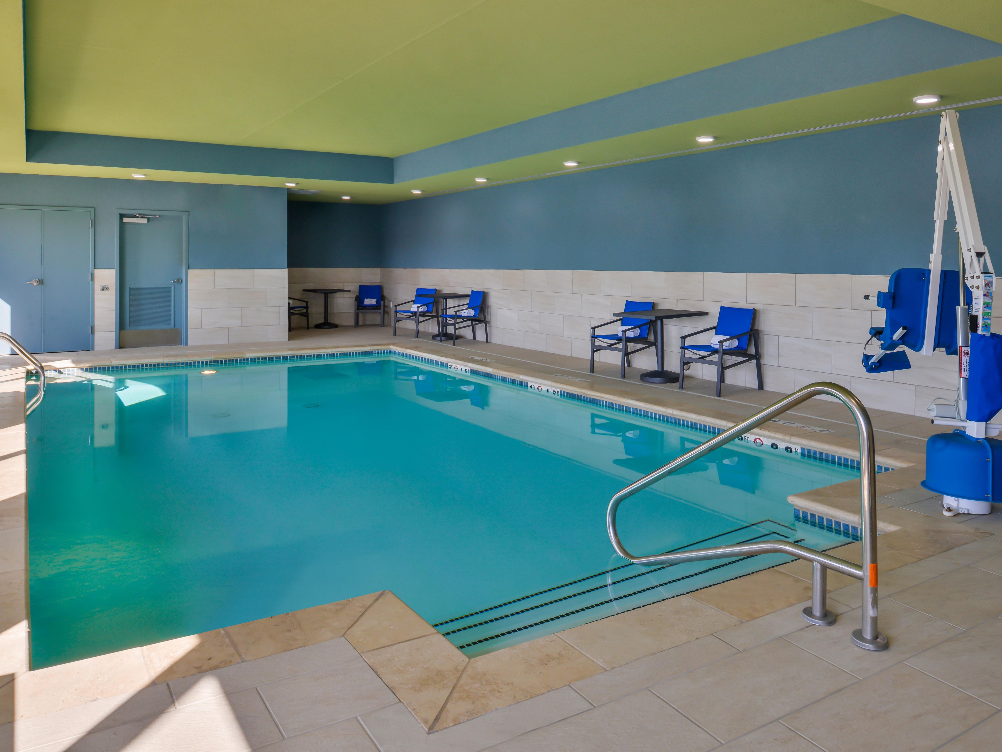 Holiday Inn Express & Suites Kansas City - Lee's Summit Pool