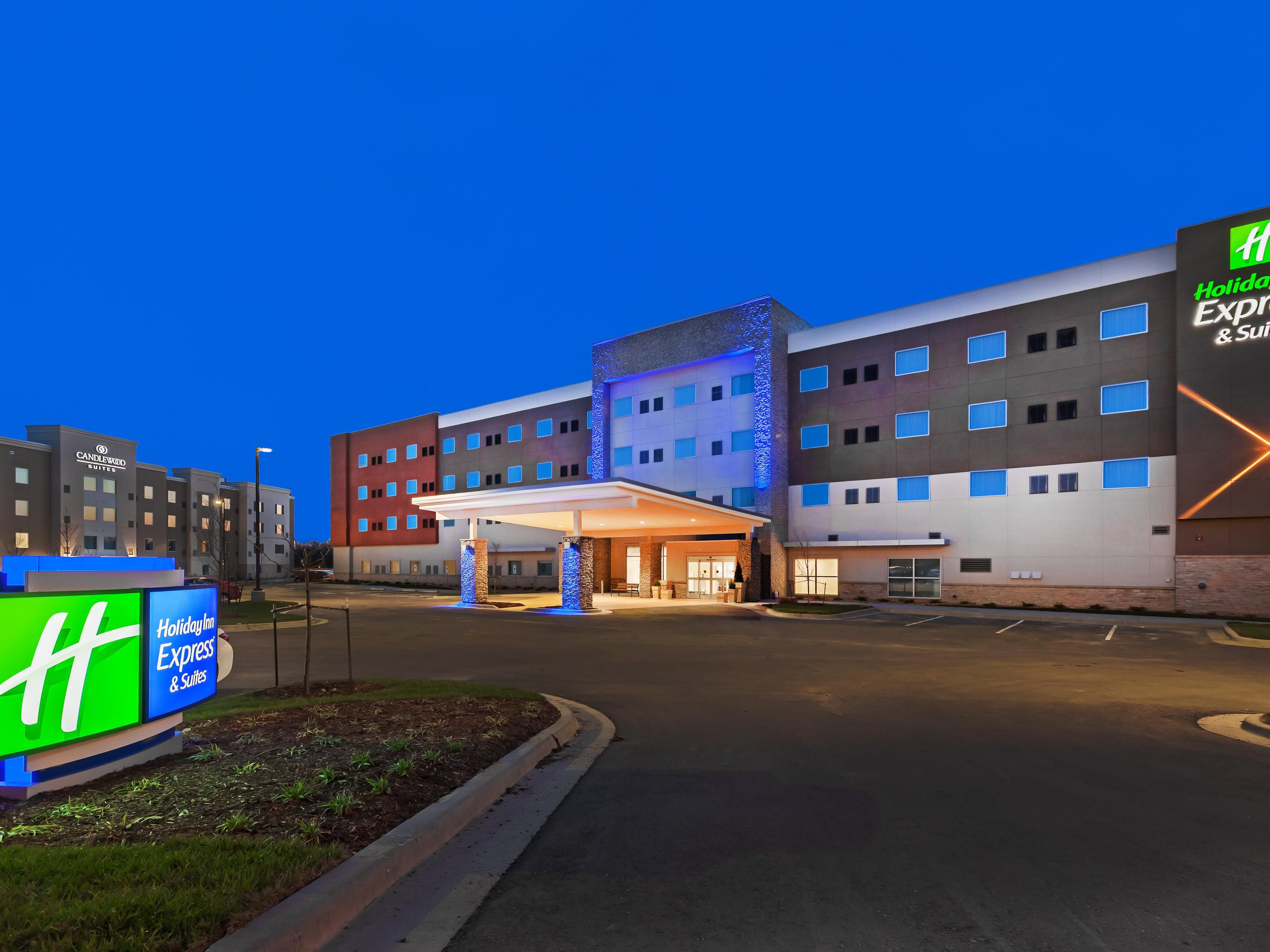 Holiday Inn Express Lenexa Overland Park Hotel Exterior 