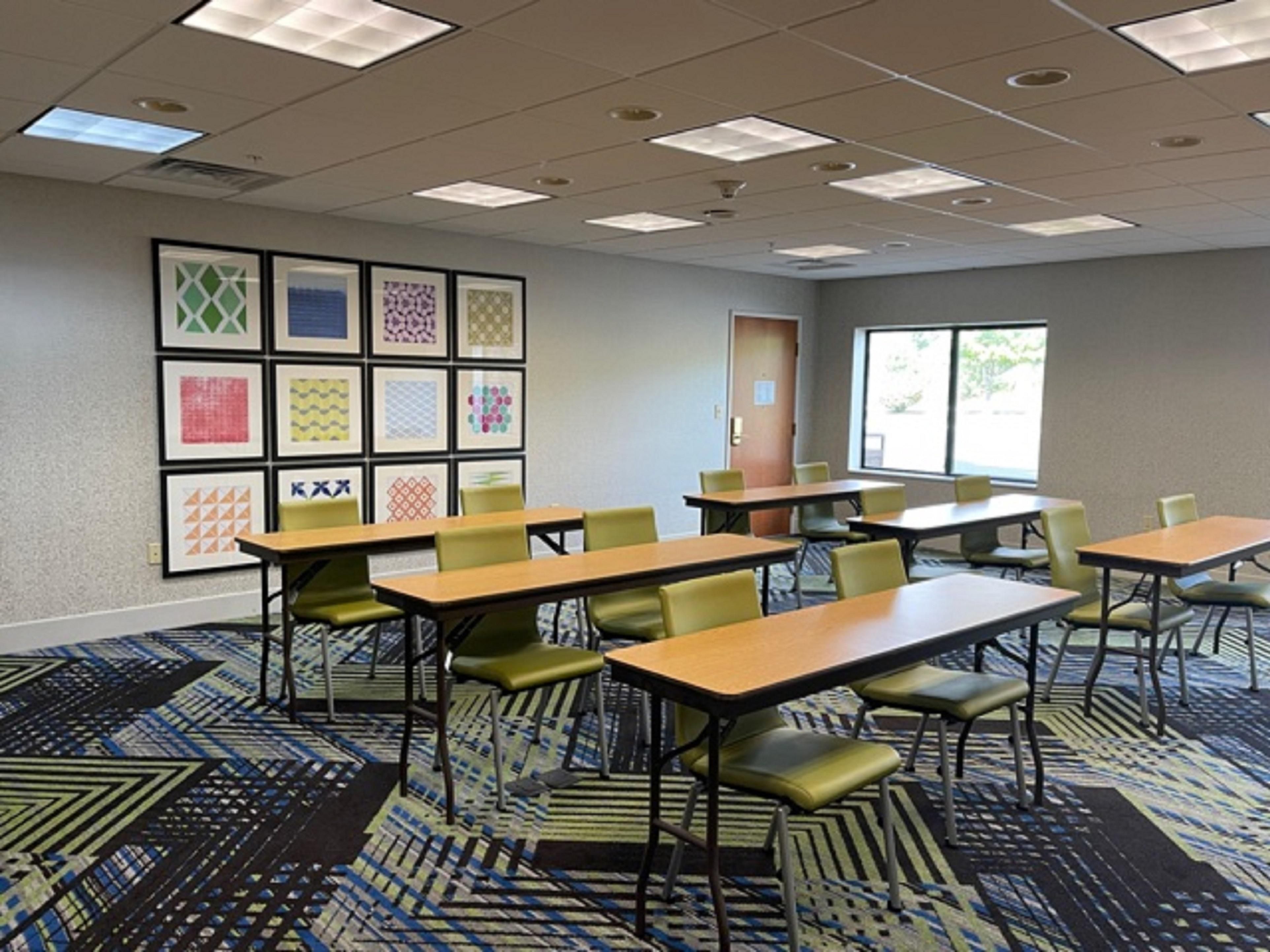 Take a peek into our meeting space for your next small gathering. Explore the fresh modern new design of our entire hotel including lobby, rooms, breakfast area, pool, and fitness area. You won't be disappointed with the property or the guest service at the Holiday Inn Express & Suites Lewisburg!