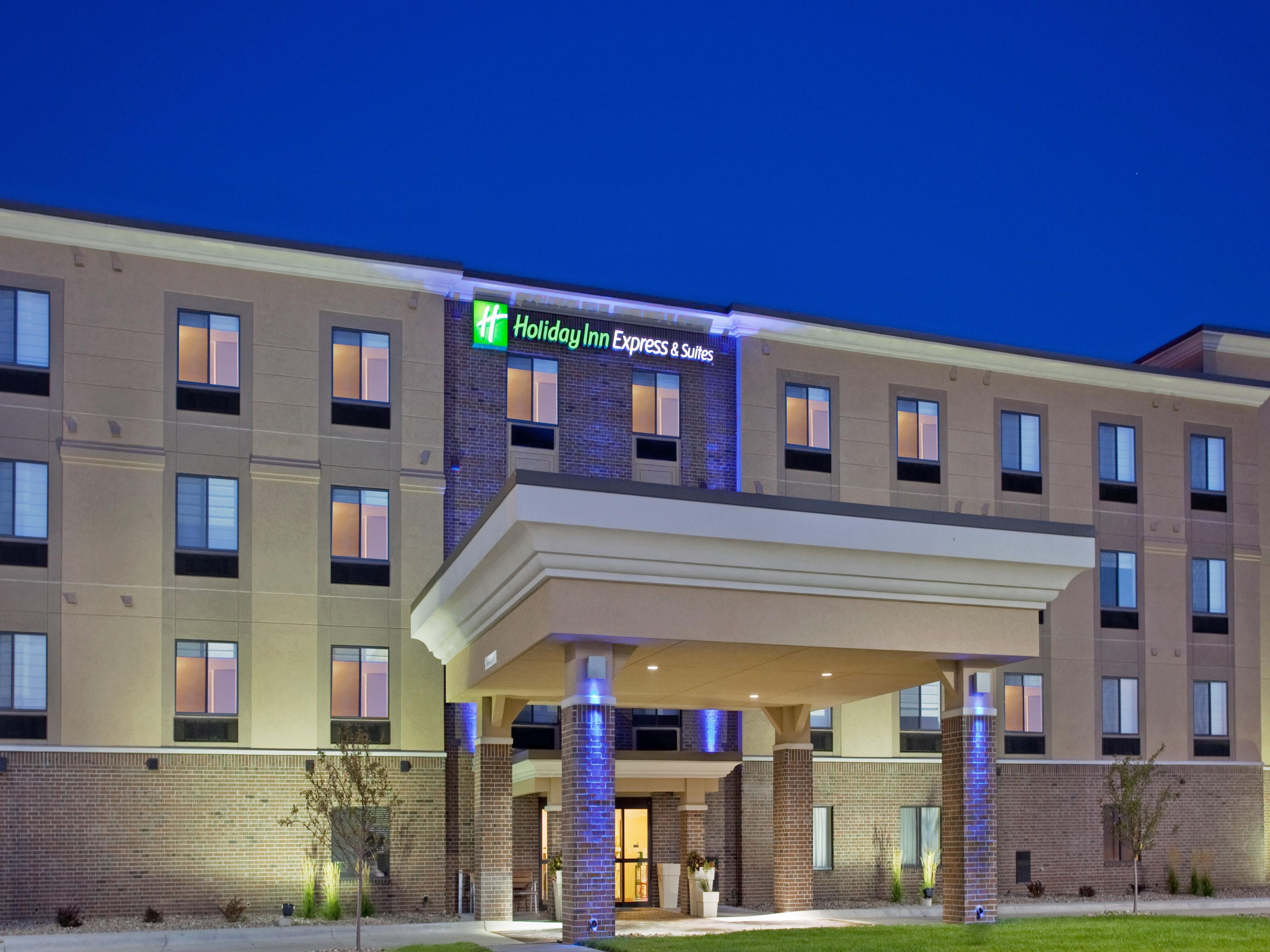 Welcome to Holiday Inn Express & Suites Lincoln Airport!