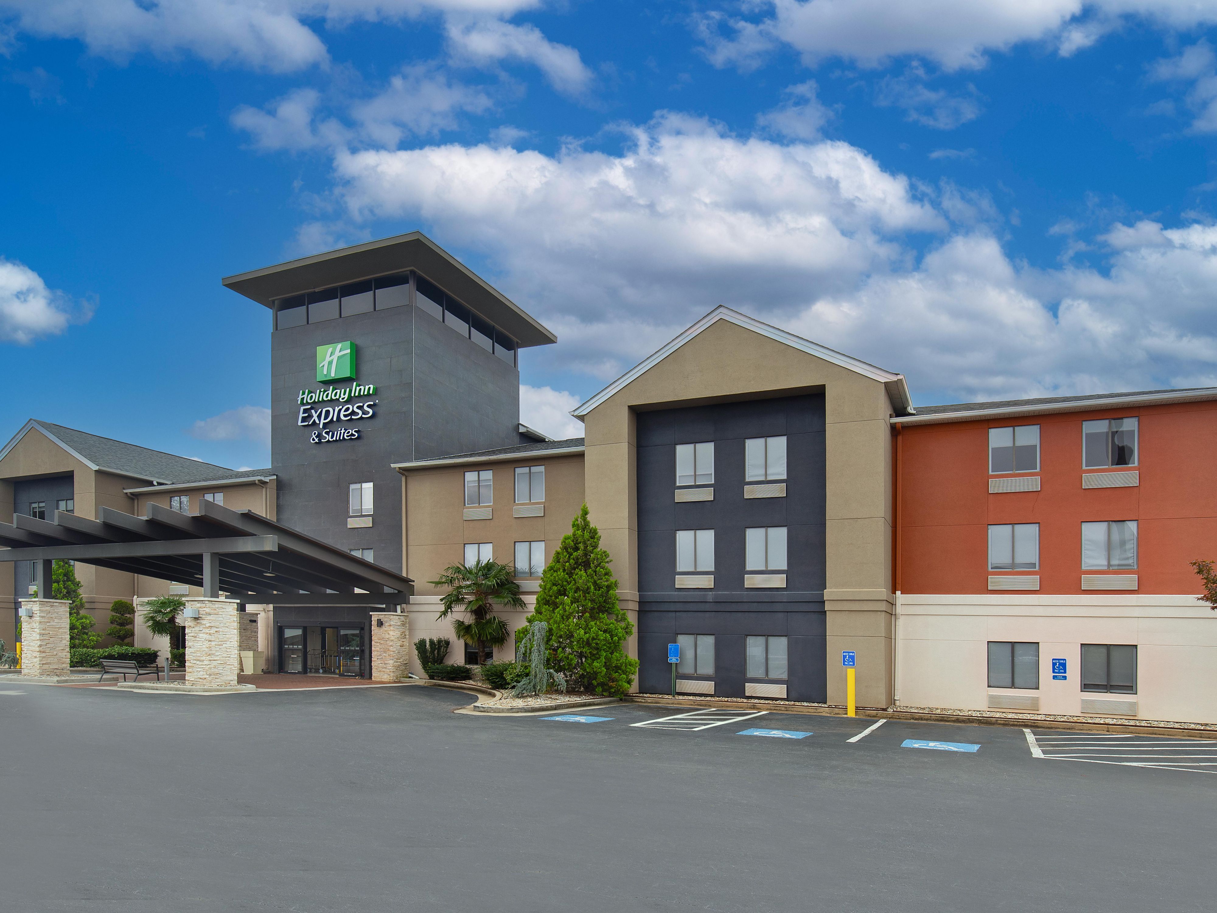 Stay close to top attractions at Holiday Inn Express & Suites Locust Grove. Enjoy easy access to Tanger Outlets, the Locust Grove Train Viewing Platform, and local events like Locust Grove Day. With modern amenities and free breakfast, we’re your perfect home base for shopping, sightseeing, and more.