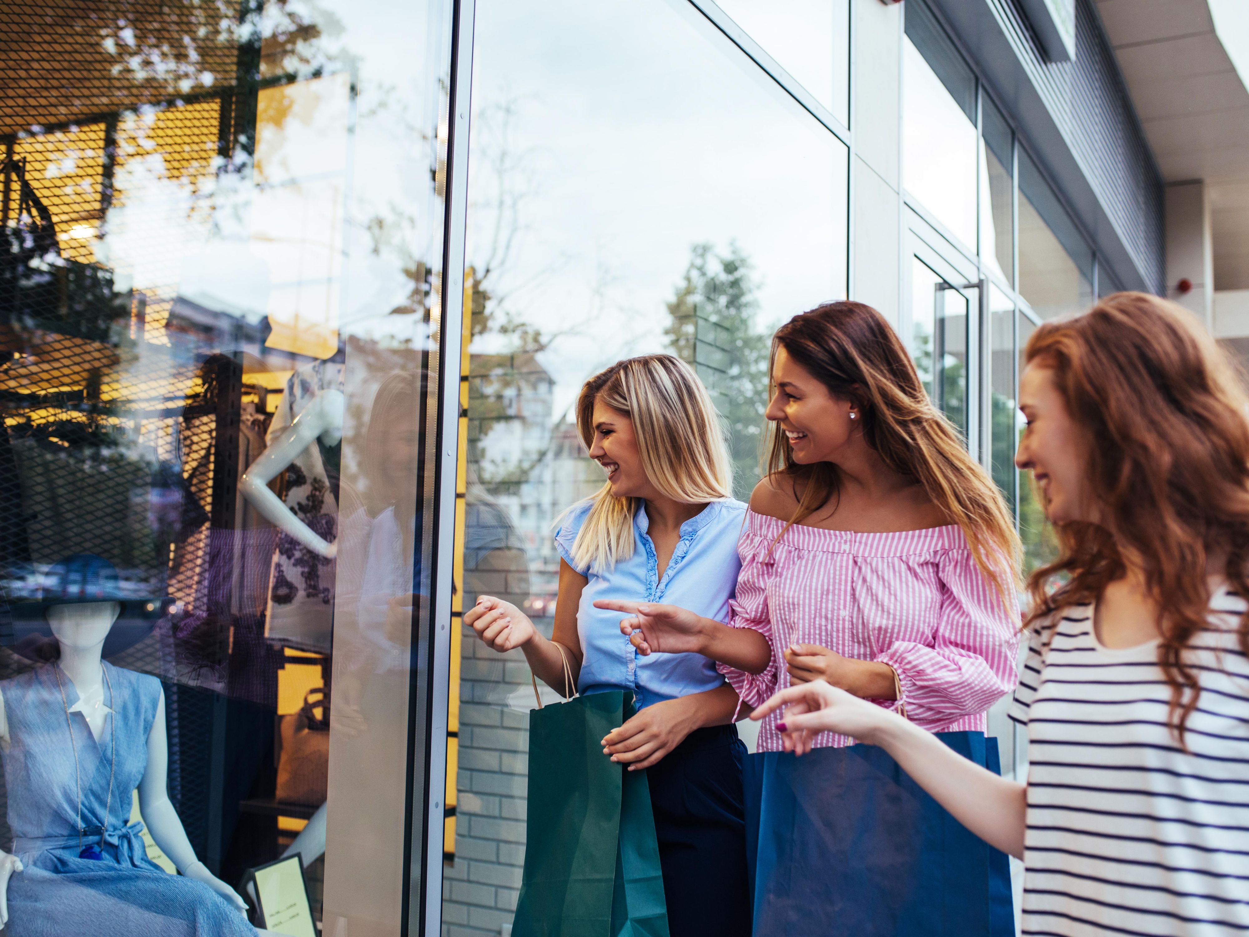 Shop, save, and stay near the best deals this holiday season! Located just steps from Tanger Outlets Locust Grove, our hotel makes it easy to tackle your gift list and relax after a full day of shopping. Enjoy spacious rooms, free breakfast, and parking, plus easy access to South Point Mall and other local retailers. 