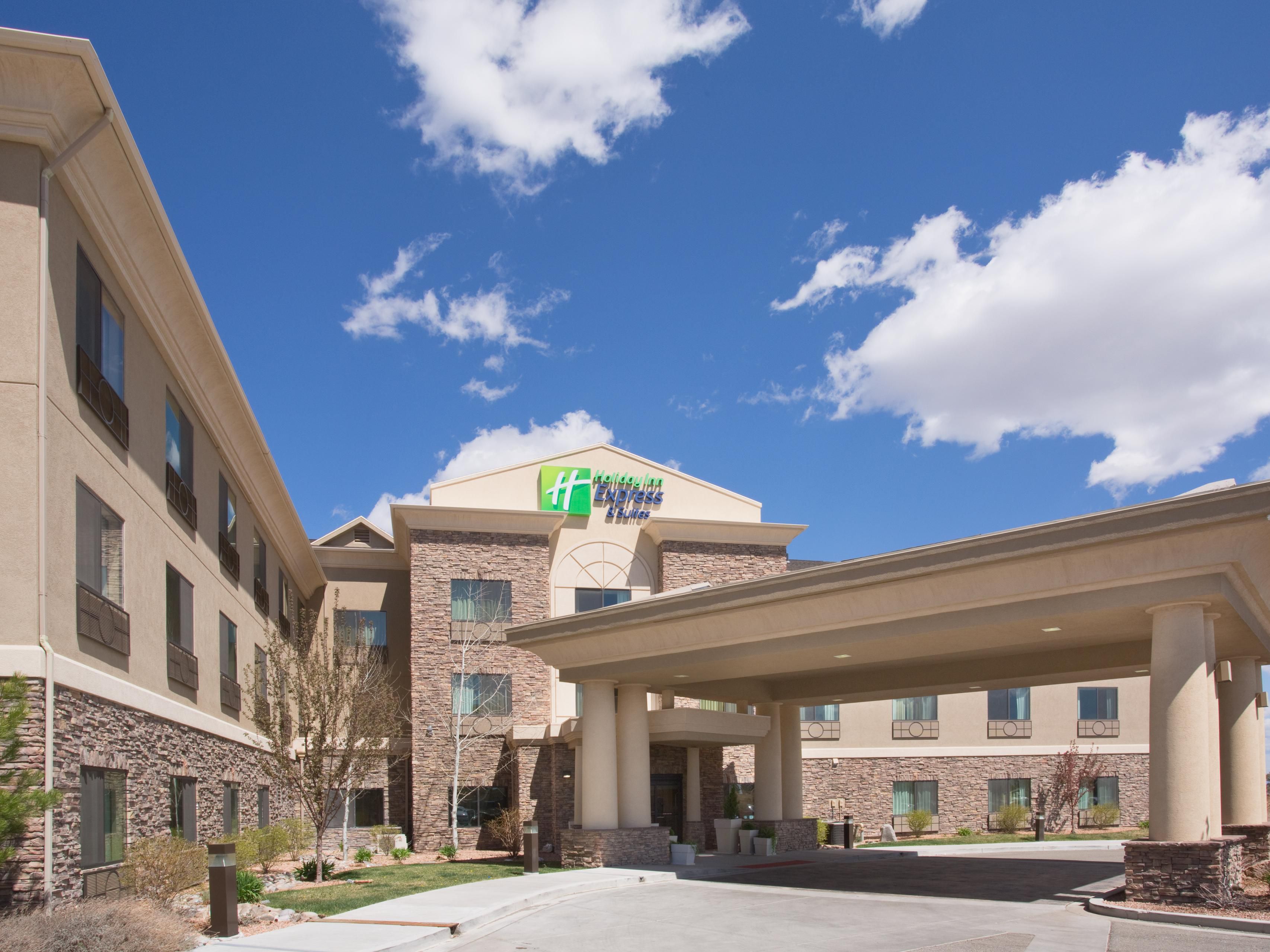 At the gateway to Los Alamos, our hotel offers a prime location  with easy access to area businesses, iconic landmarks, historic sites, local restaurants, and eclectic shops. We are the perfect starting point for an unforgettable stay in Los Alamos.