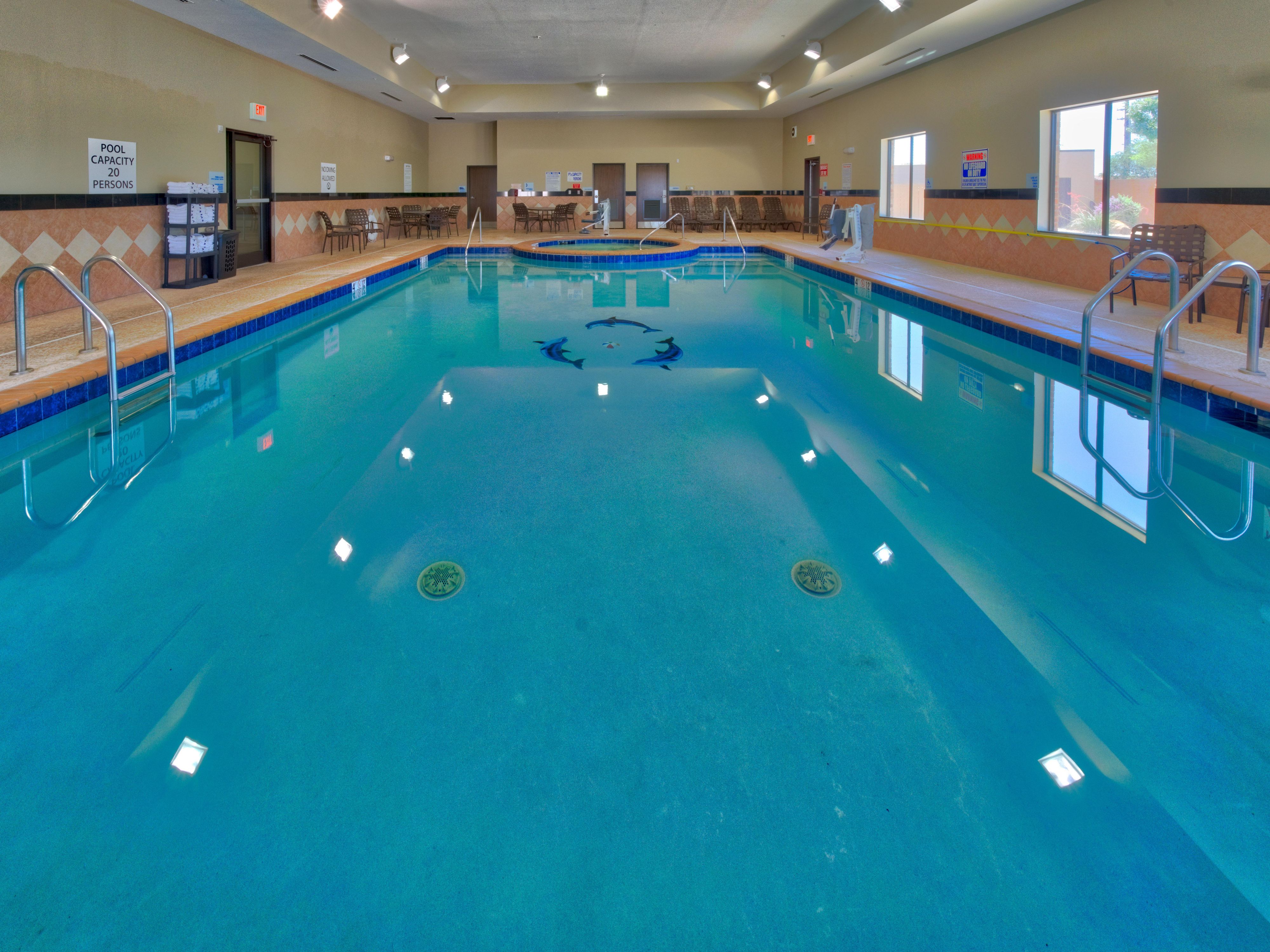 Holiday Inn Express & Suites Lubbock South Swimming Pool & Spa