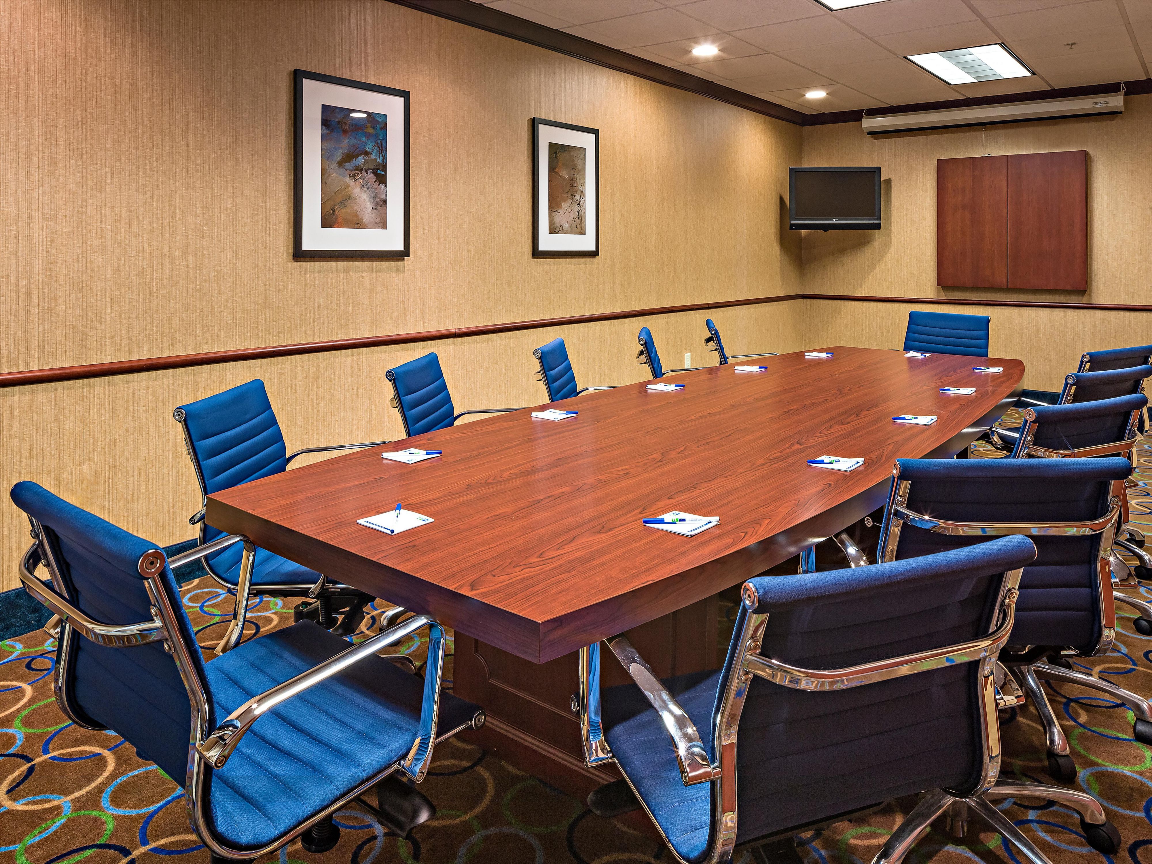 Allow us to host your next corporate or social event in our newly 
renovated meeting space, or brand-new Boardroom. We have a 
variety of options to meet your catering and A/V needs.