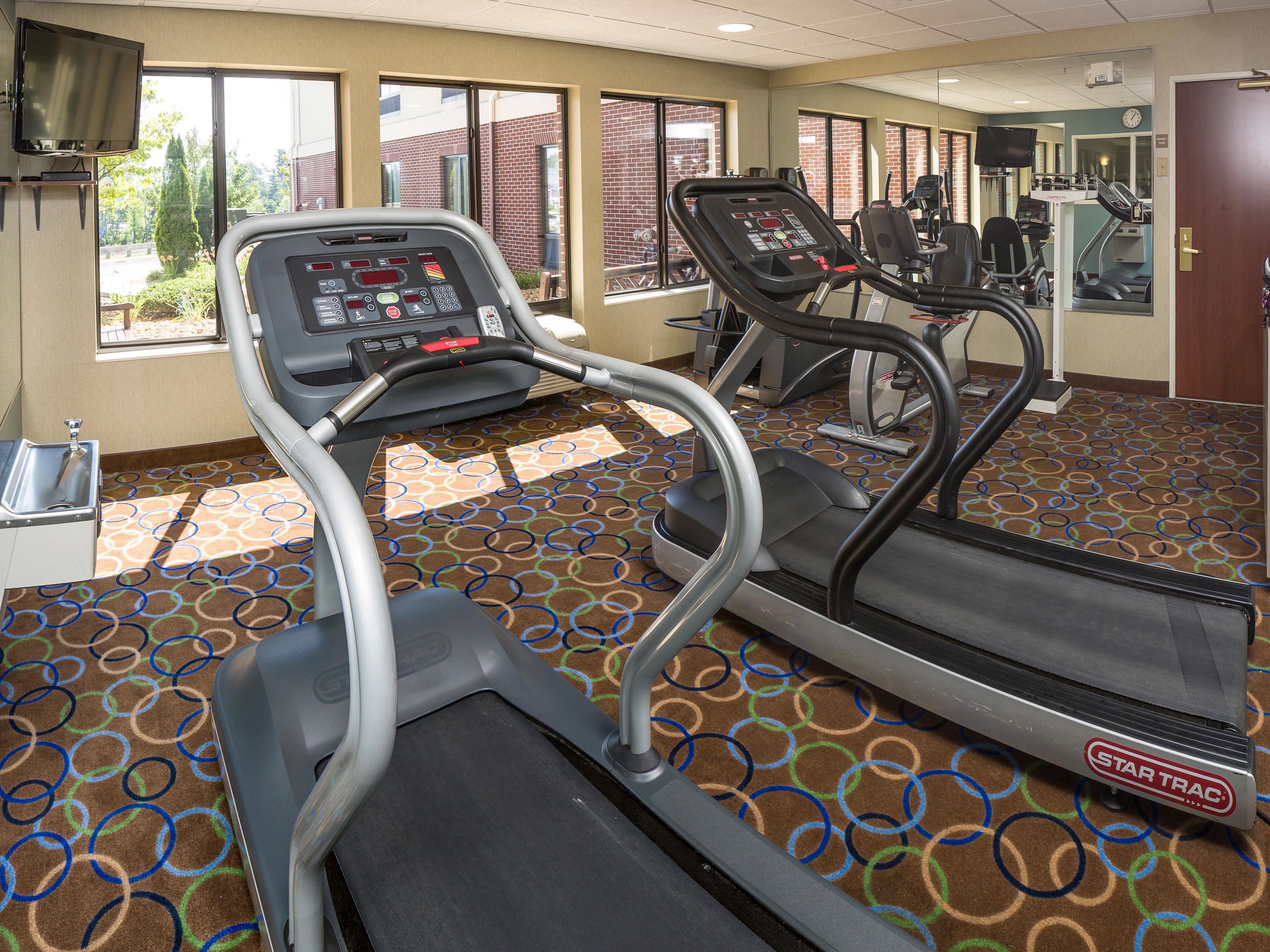 Traveling doesn’t mean you have to give up on your fitness goals. 
Enjoy your workout any time of day in our 24-hour Fitness Center, 
including stationary cycle, treadmills, elliptical, and free weights.