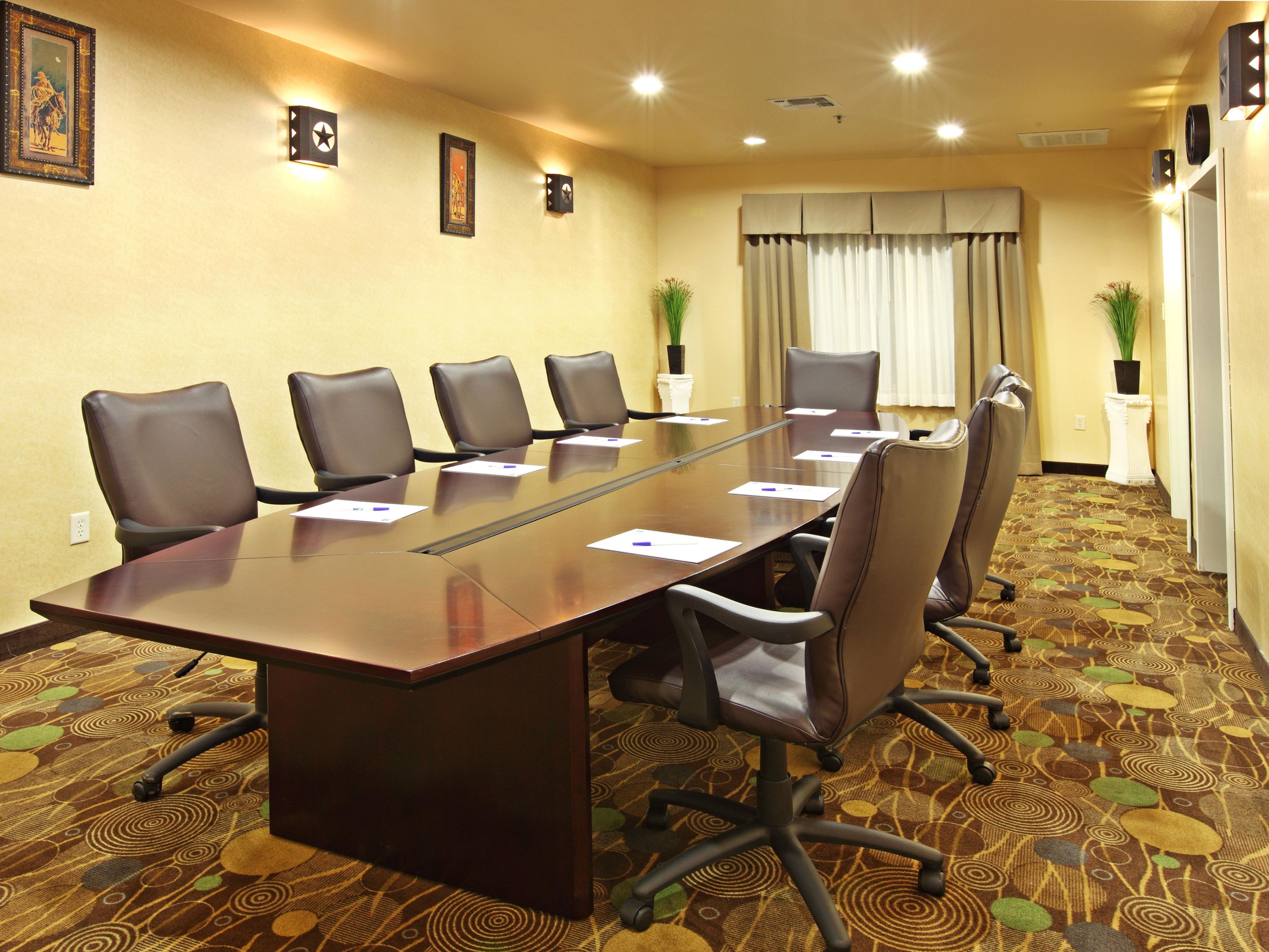 Need space for your smaller meetings? The Holiday Inn Express and Suites Marshall provides a meeting space that can hold up to 14 people.