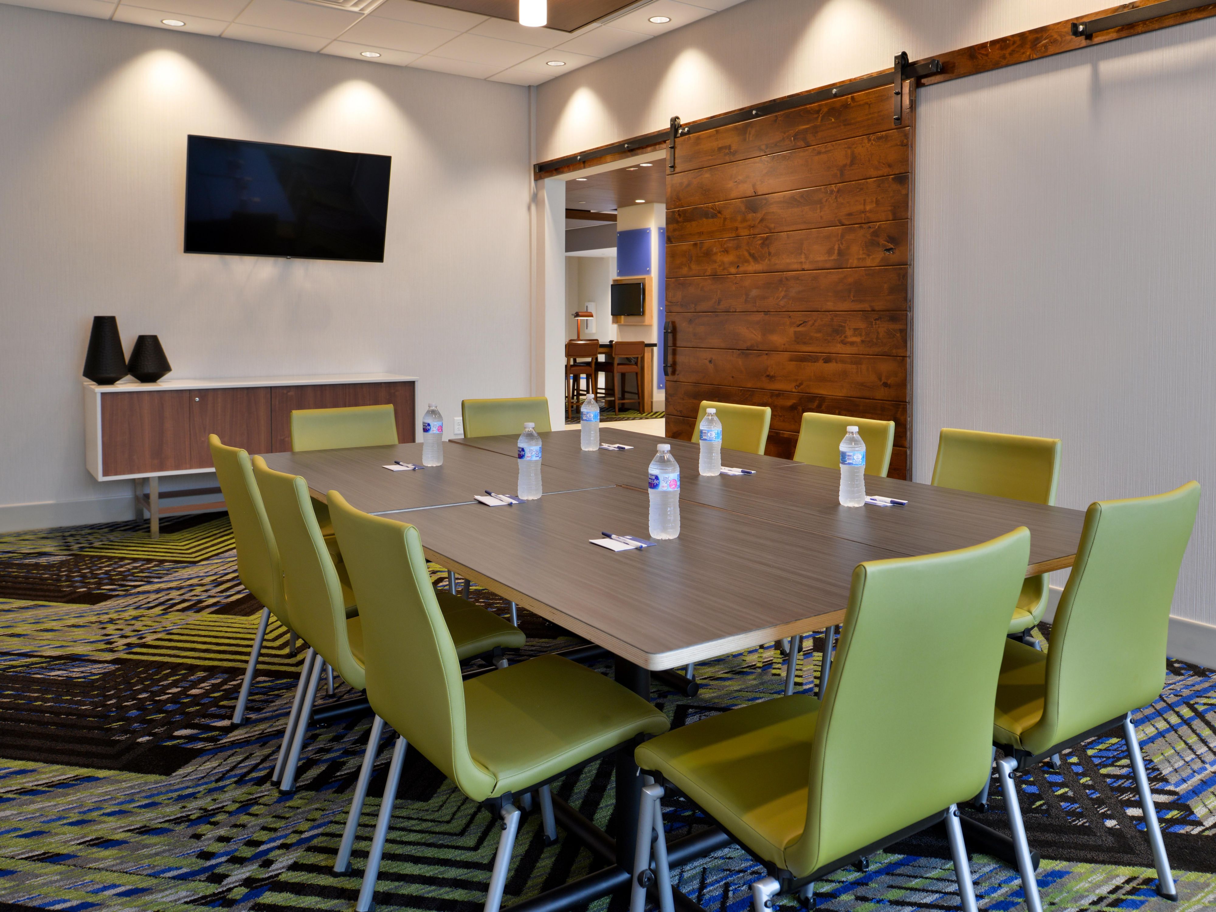 Meeting space is available for use in lobby. Meeting room can fit a total of 20 people and is 288 square feet. 

For more information and to reserve please call the hotel directly.