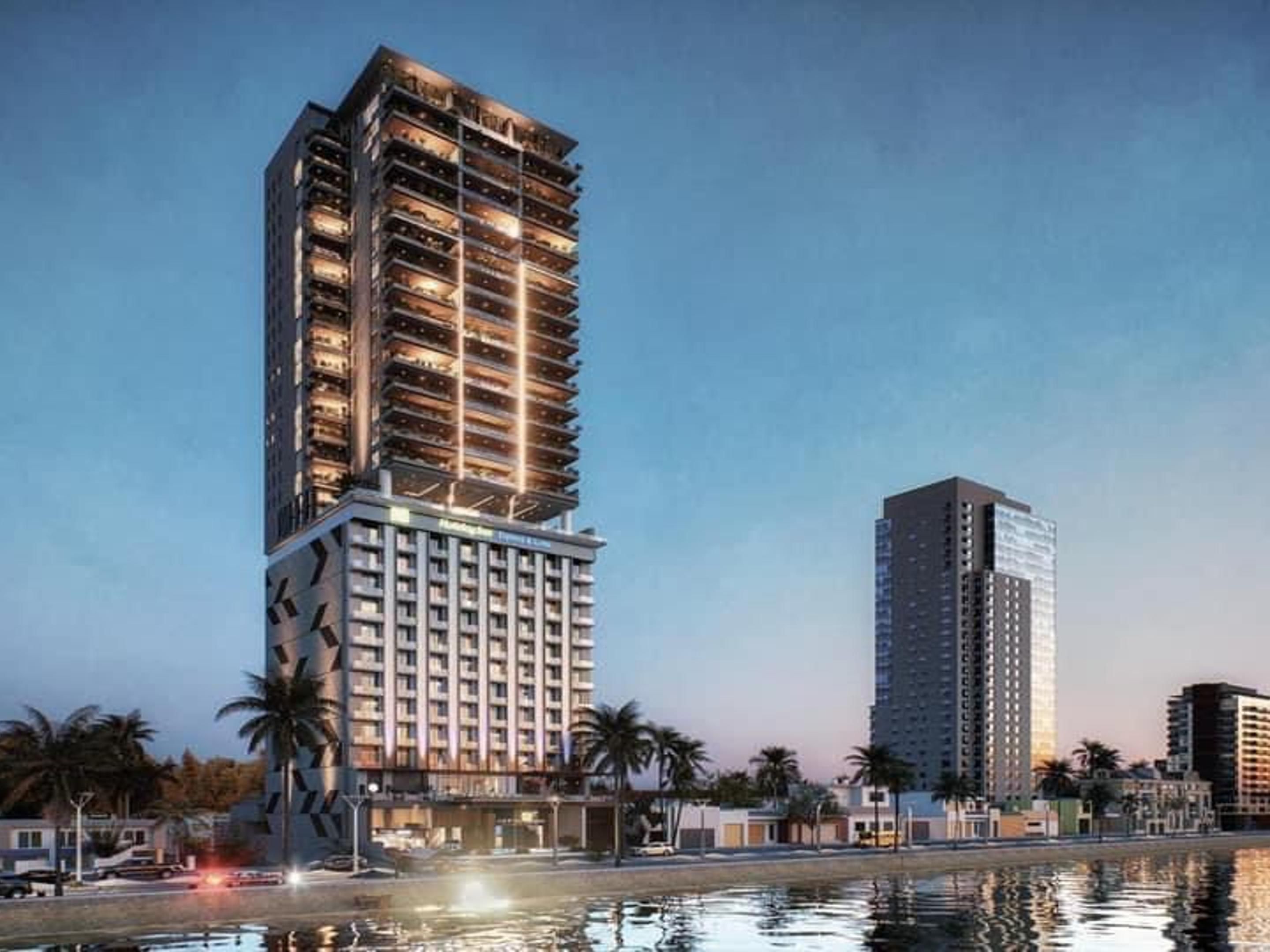 The Malecón of Mazatlán is one of the city’s main tourist attractions and is distinguished for being the longest seaside boardwalk in the world, with an approximate length of 21 kilometers. This coastal promenade connects various iconic points of Mazatlán.