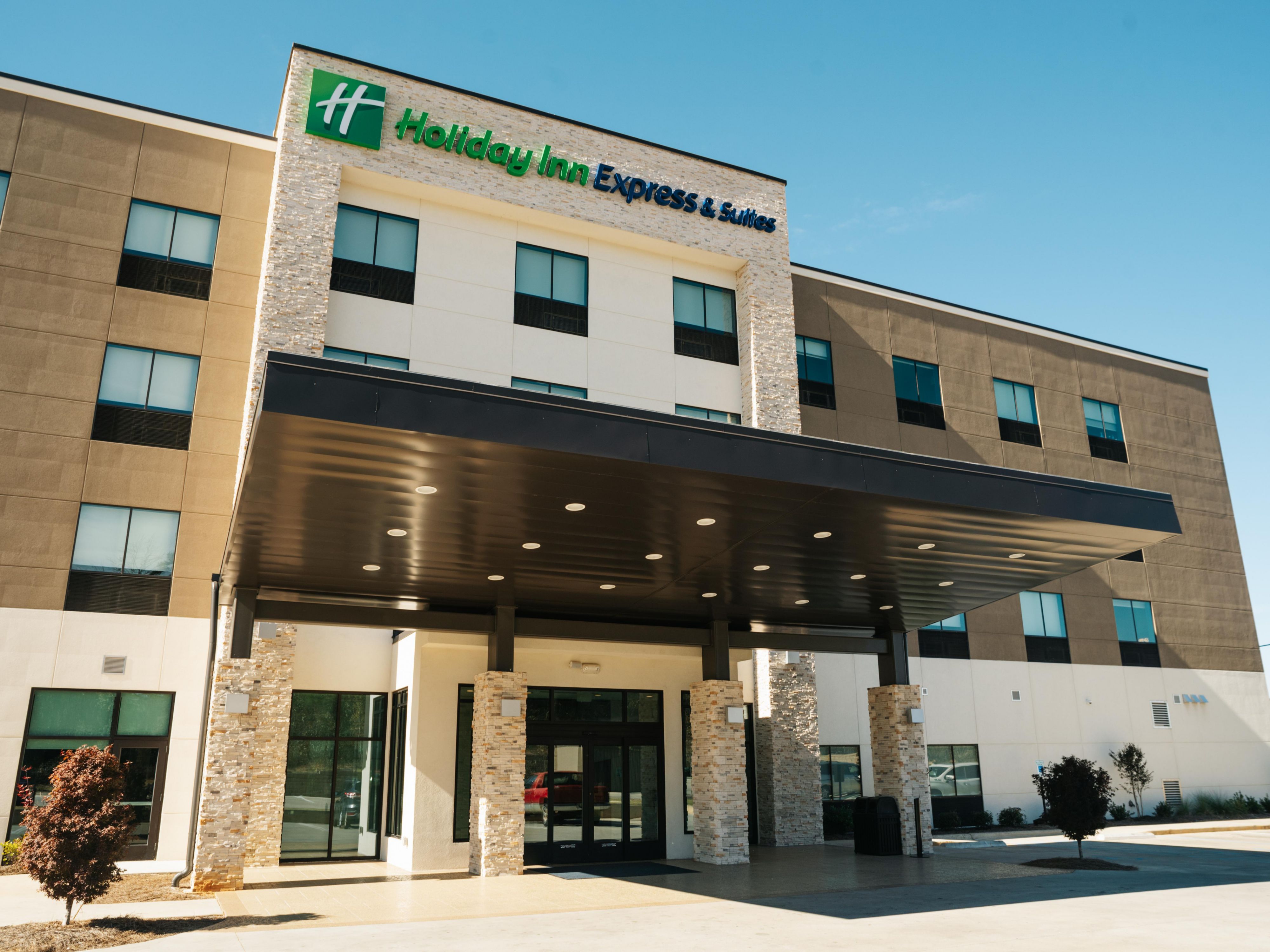 We are a short drive to the new UAB Medical West Hospital. Whether you are a Traveling Nurse, a patient or visiting a loved one at the hospital, we are your home away from home. 