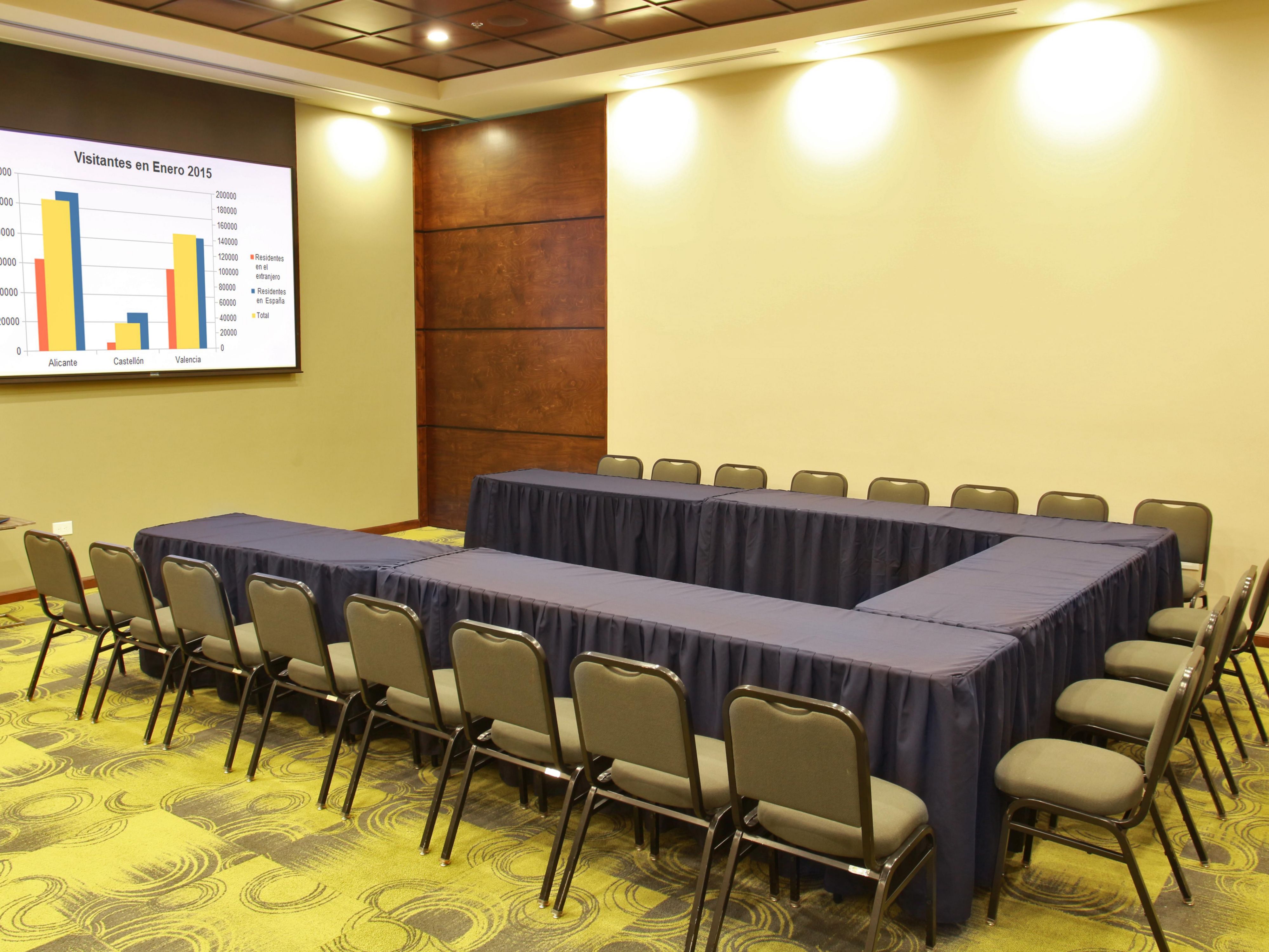 Book your meeting in our conference room and enjoy our services, like coffee break and high-speed Wi-Fi.