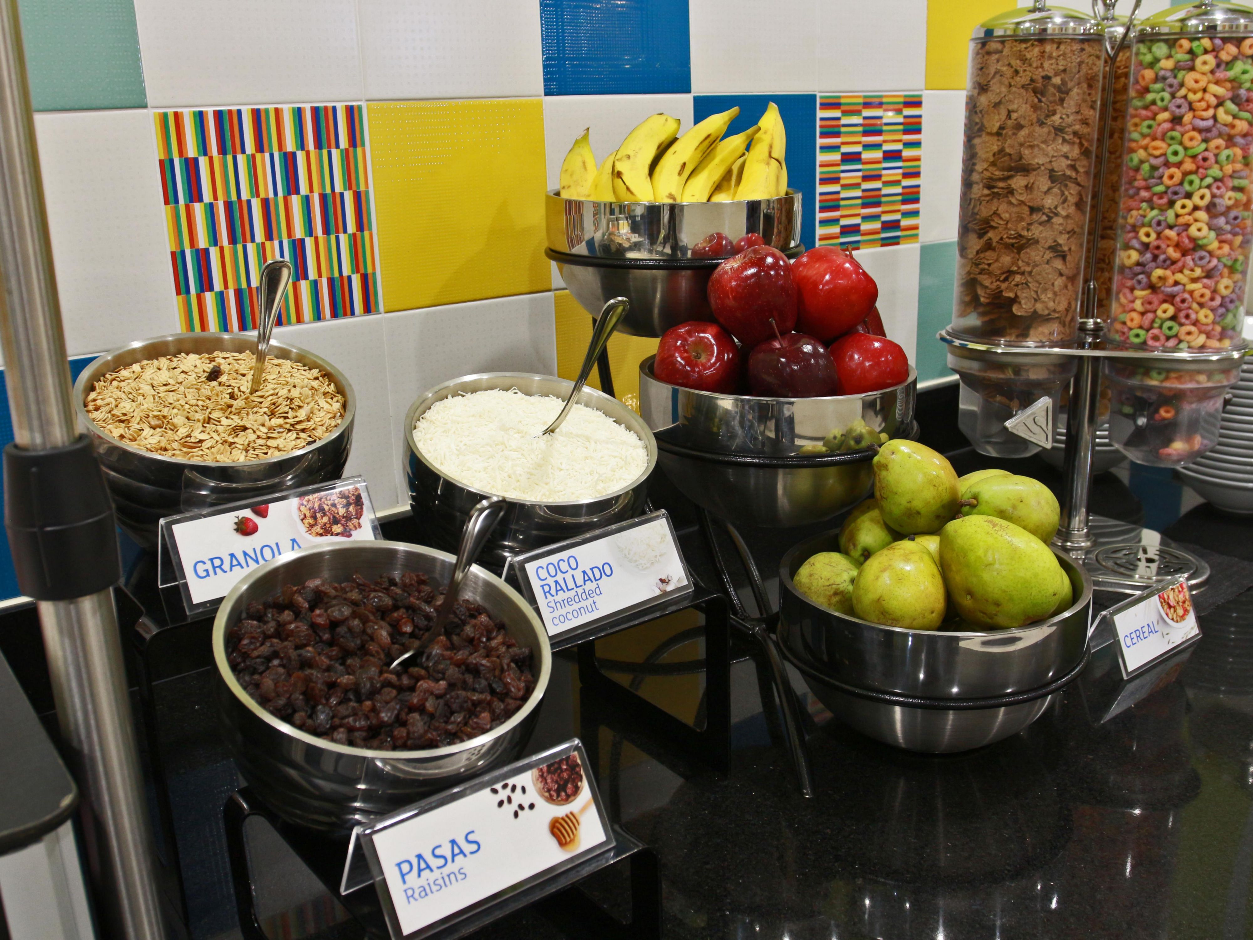 Start your day with our free Express Start Breakfast, with grab’ n’ go options and favorites such as eggs, hot pancakes and our regional dishes and coffee. Offered from 6:00 am to 10:00 am.