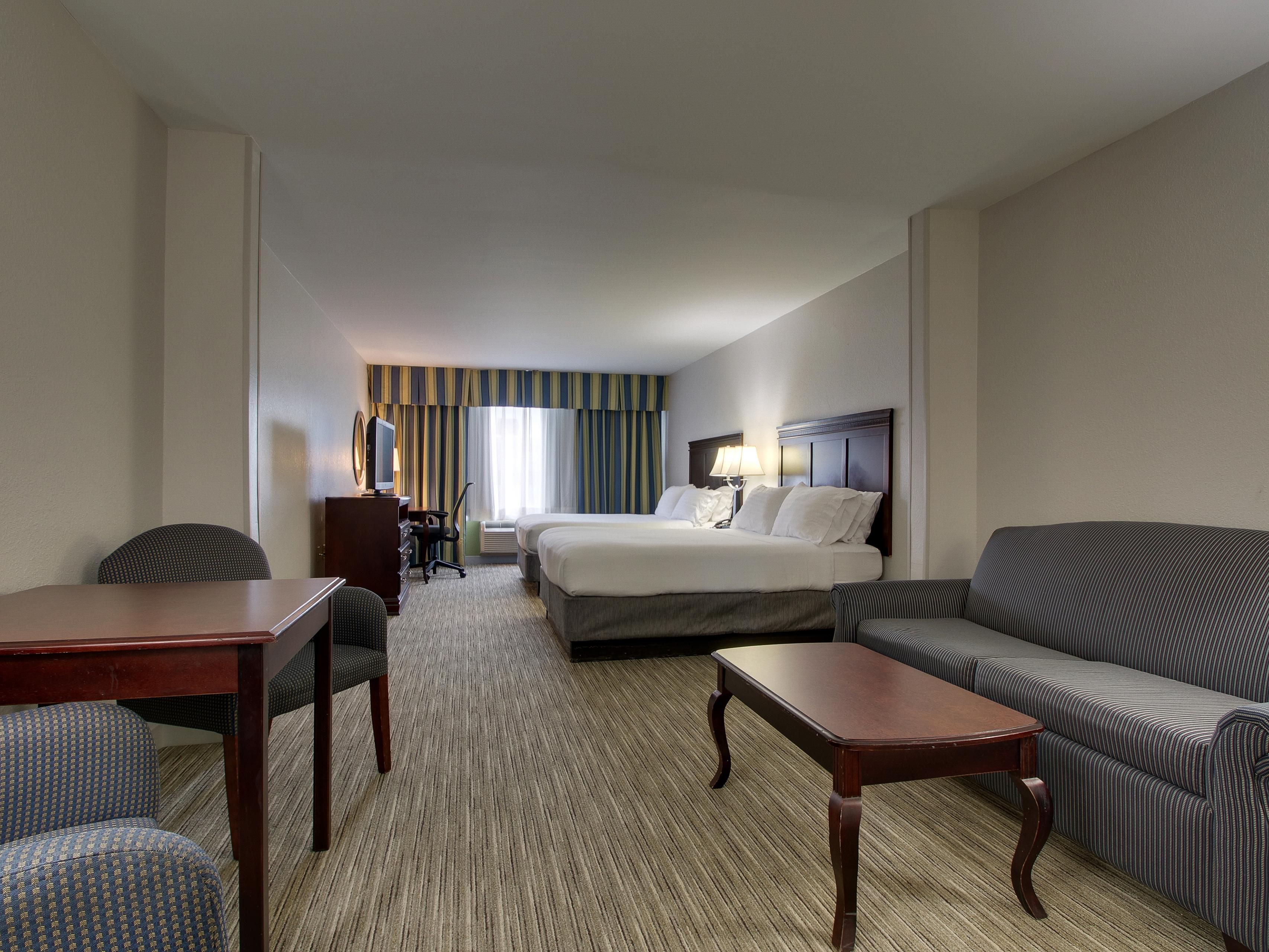 We are minutes to Stonehill College in Easton. With our partnership, enjoy special rates for all your stays. So, call today and book your room for your next visit to Stonehill College. 