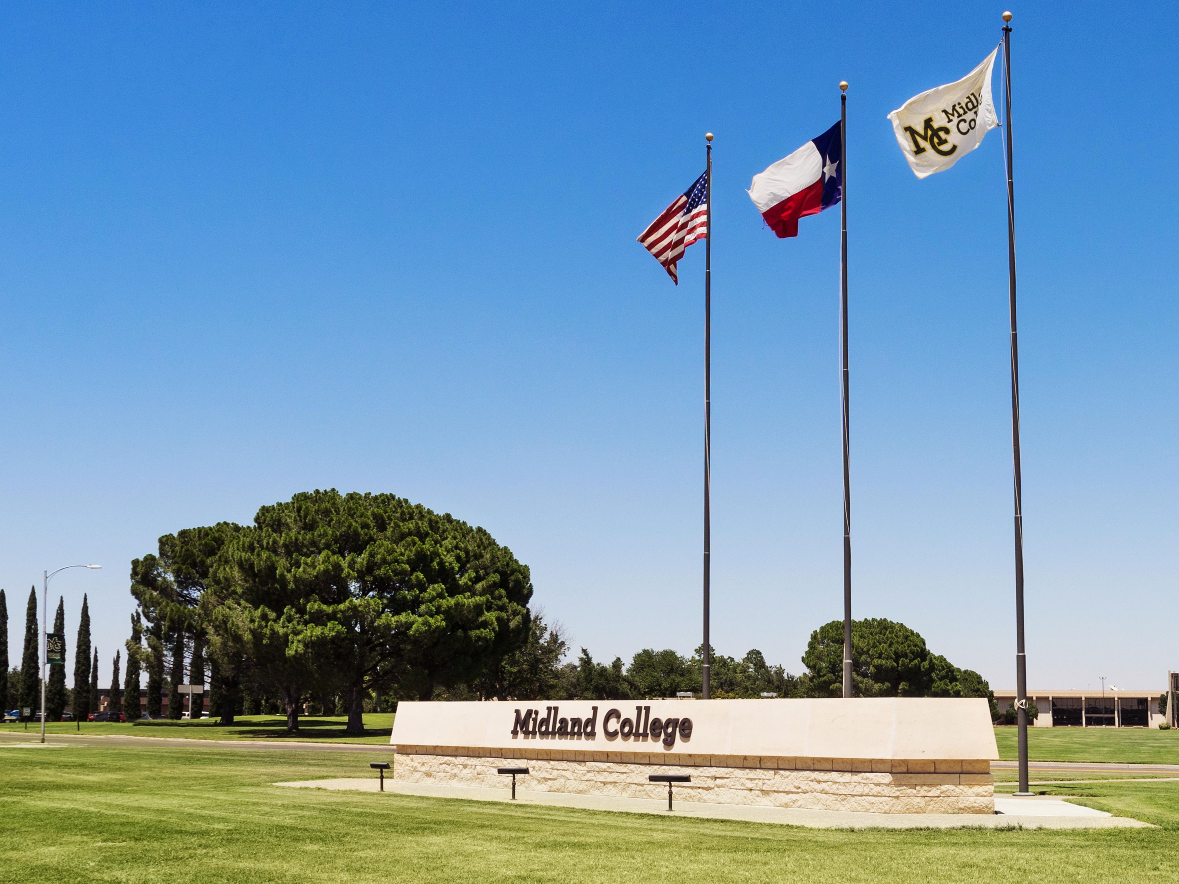 Located only 5.8 miles from Midland College, the Holiday Inn Express i-20 offers a great space for teams to stay when coming to the area. Breakfast is included each day of your stay.