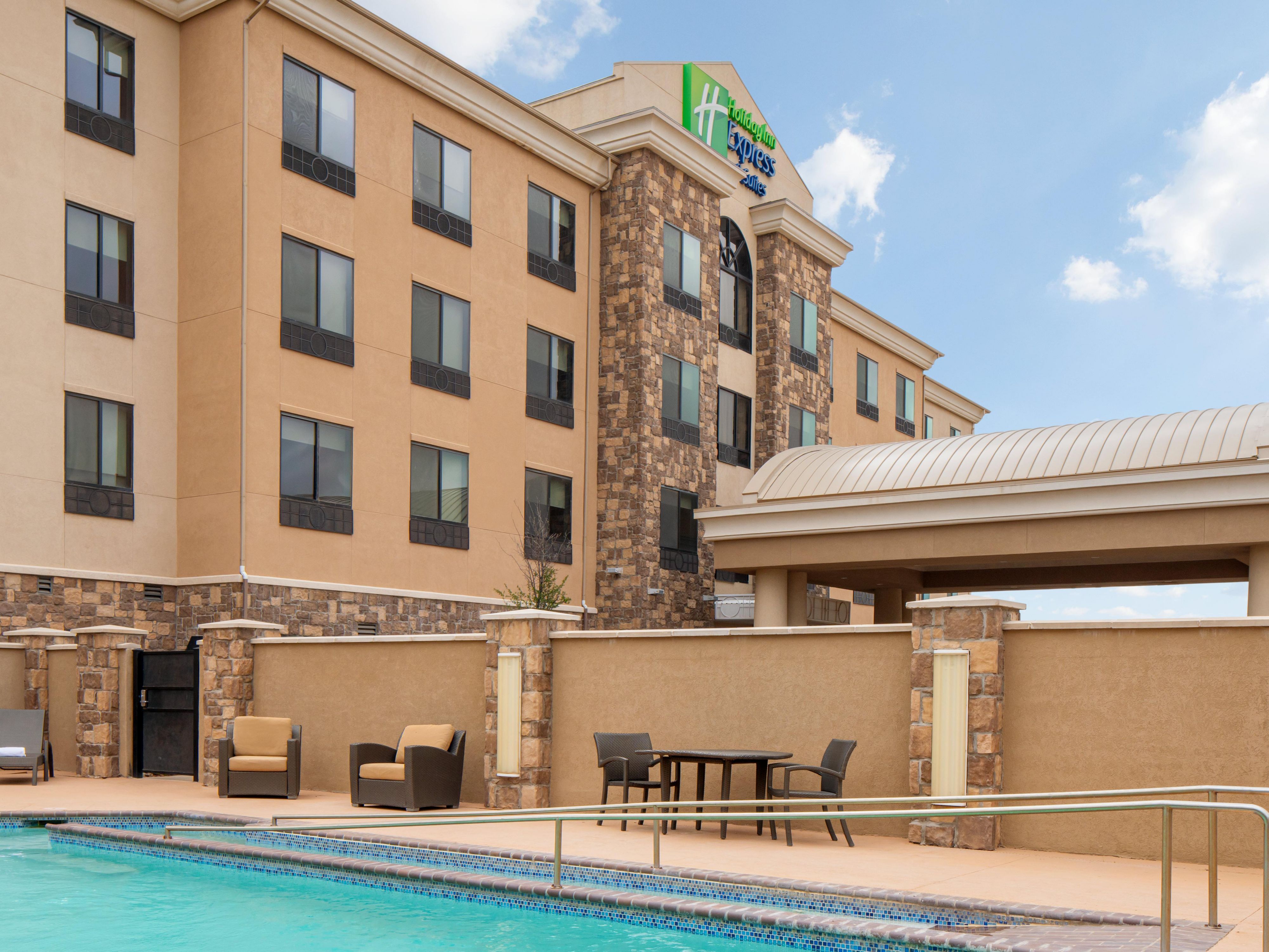 Holiday Inn Express Midland I20 Swimming pool
