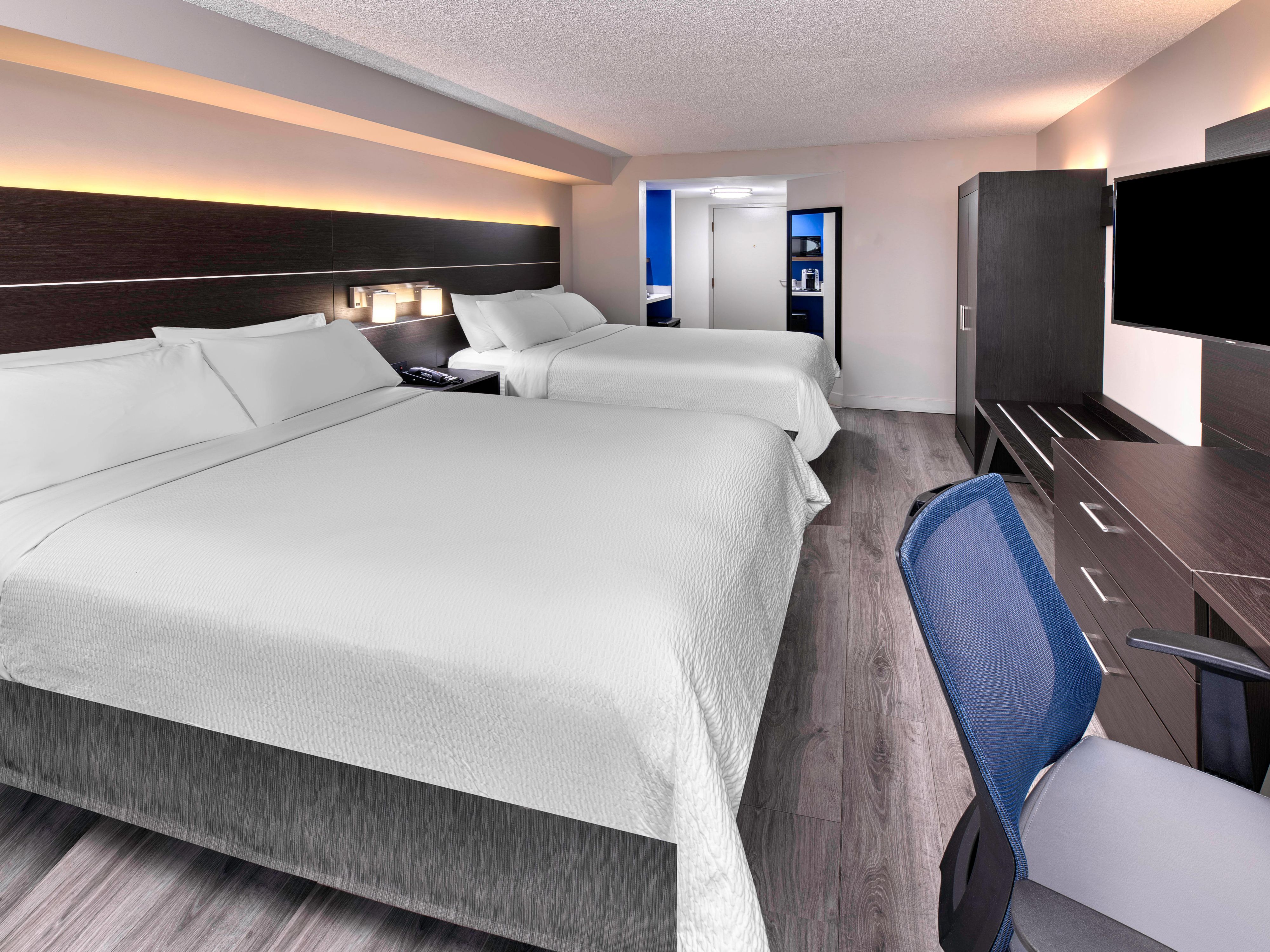 Experience the perfect family holiday with our thoughtfully designed connecting rooms at this Mississauga hotel. These family rooms offer the convenience and comfort of two adjoining rooms, ensuring privacy while keeping family members close.