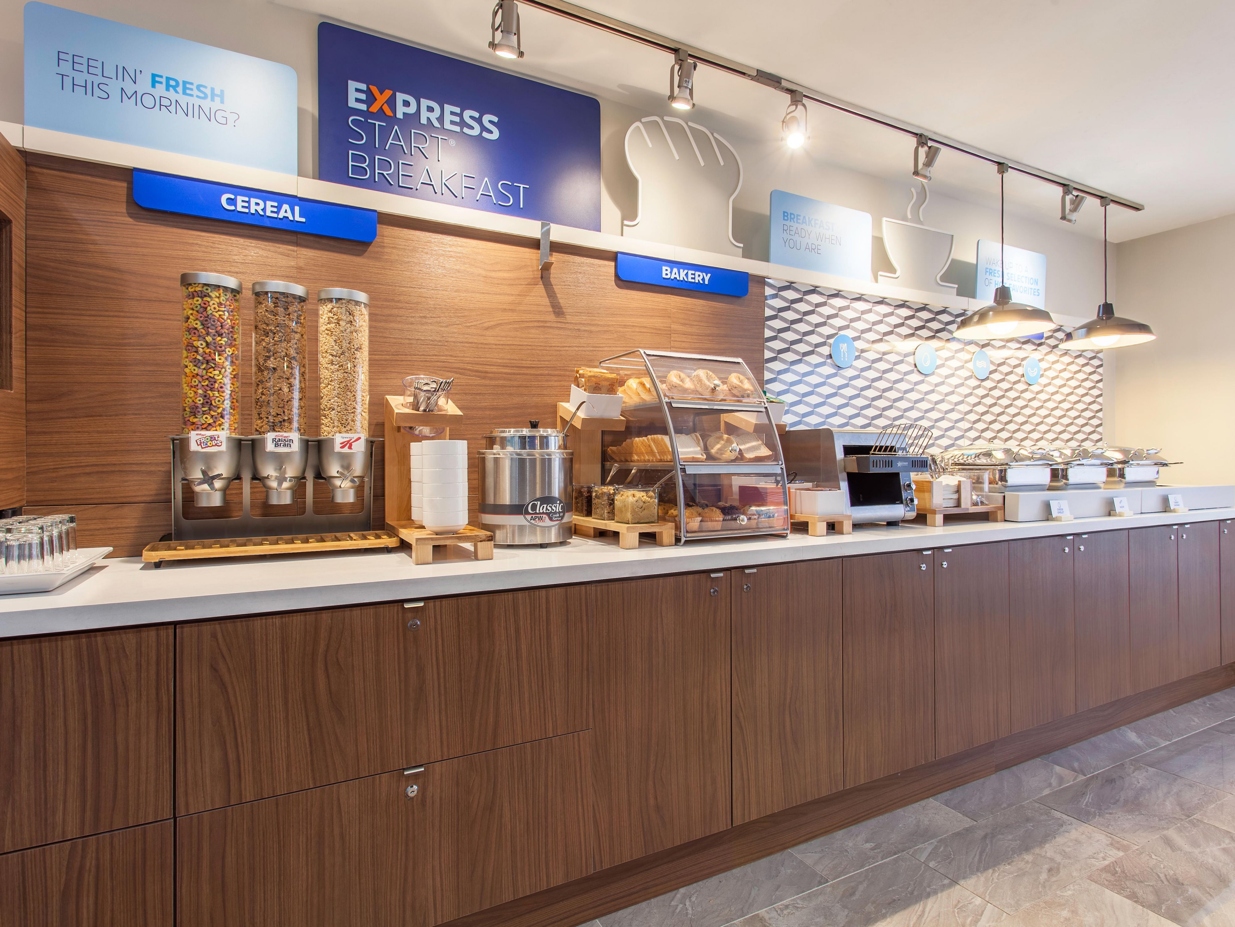 Begin your day with our Express Start Breakfast, which includes freshly brewed coffee and tea, an assortment of both hot and cold dishes, including our signature cinnamon rolls and pancakes. Don't miss out on our Grab n Go options, available from 6:30 am to 9:30 am.