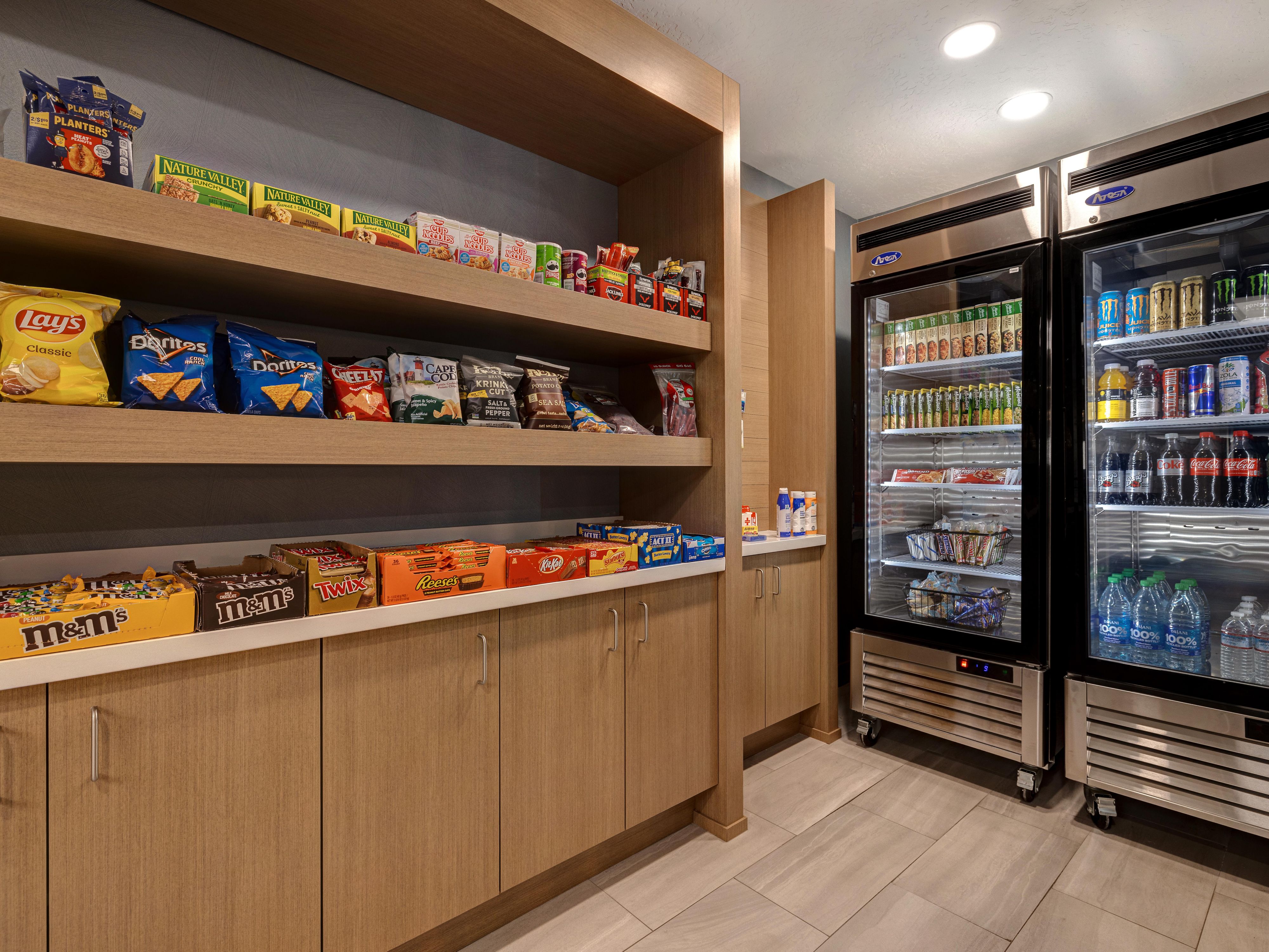 Craving a late-night snack or need fuel before hitting Moab’s red rock trails? Our 24-hour market is stocked with drinks, snacks, and travel essentials for your next adventure. Stop by anytime to grab what you need and keep exploring from sunrise to starlight.