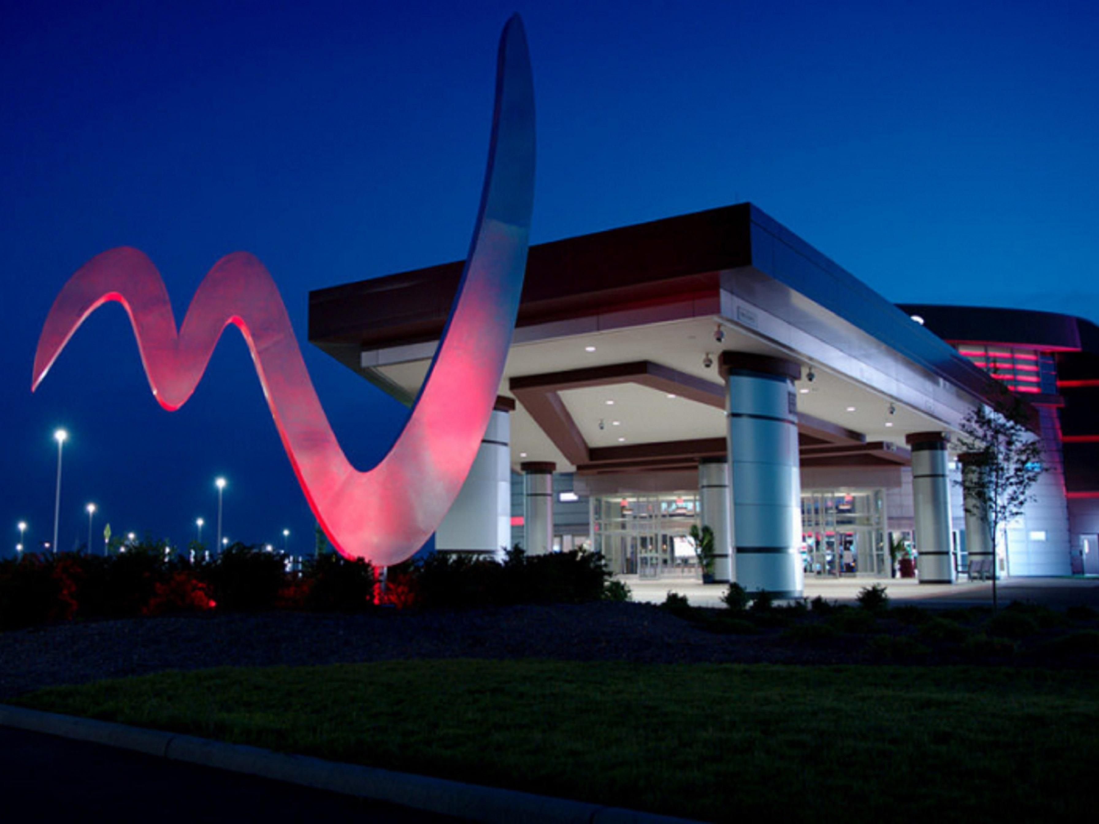 Endless aisles of gaming machines, heart-pounding live harness racing, and an enticing array of classy and convenient bars and restaurants make this state-of-the-art gaming facility the perfect place for a grown-up getaway!