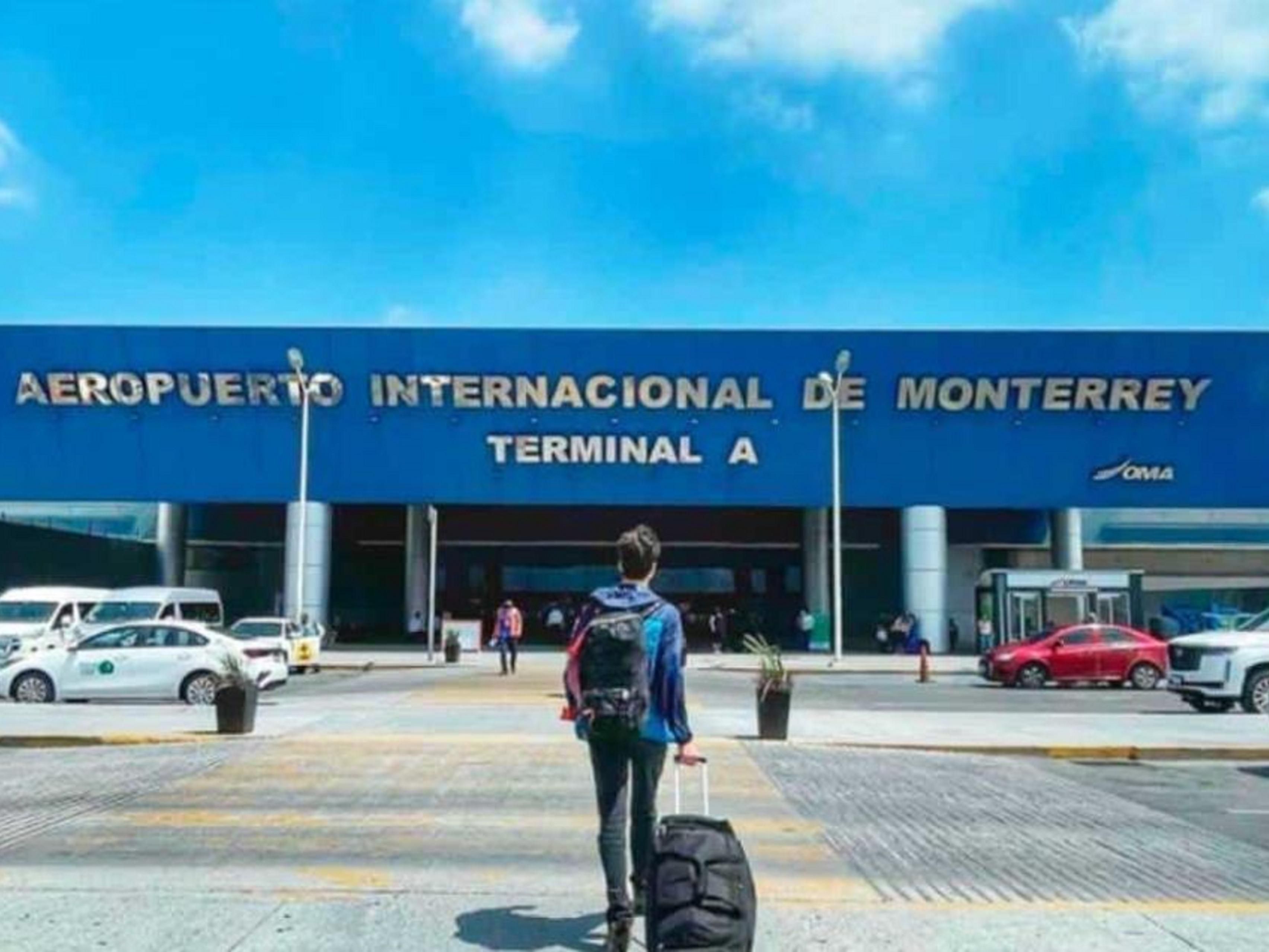 The General Mariano Escobedo International Airport located at kilometer 24 of the highway to Miguel Alemán, in the municipality of Apodaca It is the main airport of entry to the state of Nuevo León and together with the North International Airport it is in charge of national and Monterrey metropolitan area international.