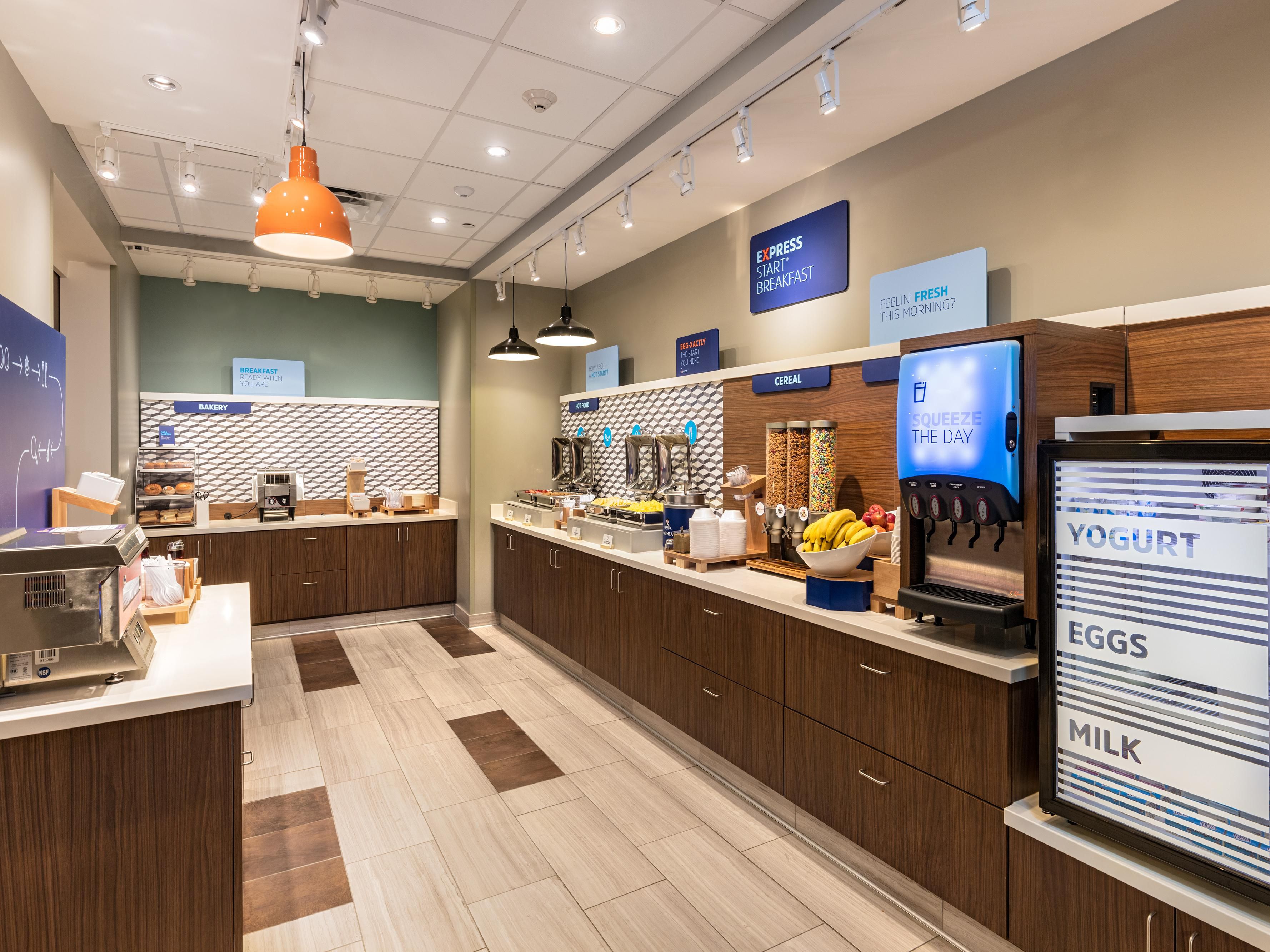 Savor eggs, pancakes, fresh fruit, and more breakfast favorites at our complimentary Express START™ breakfast buffet. limited breakfast options served Monday-Friday and grab and go breakfast bags served on weekends.