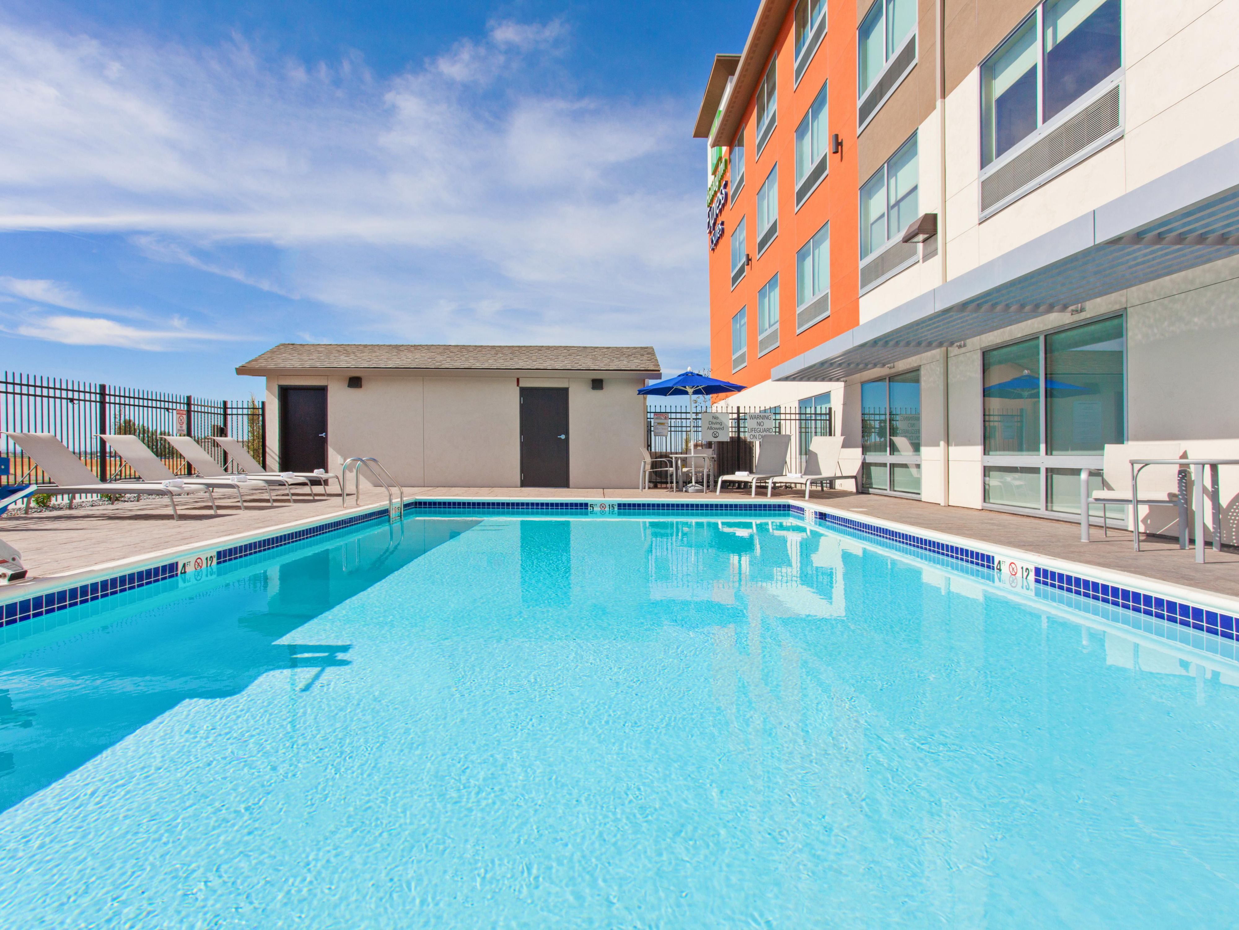 Swimming Pool Holiday Inn Express & Suites Moses Lake