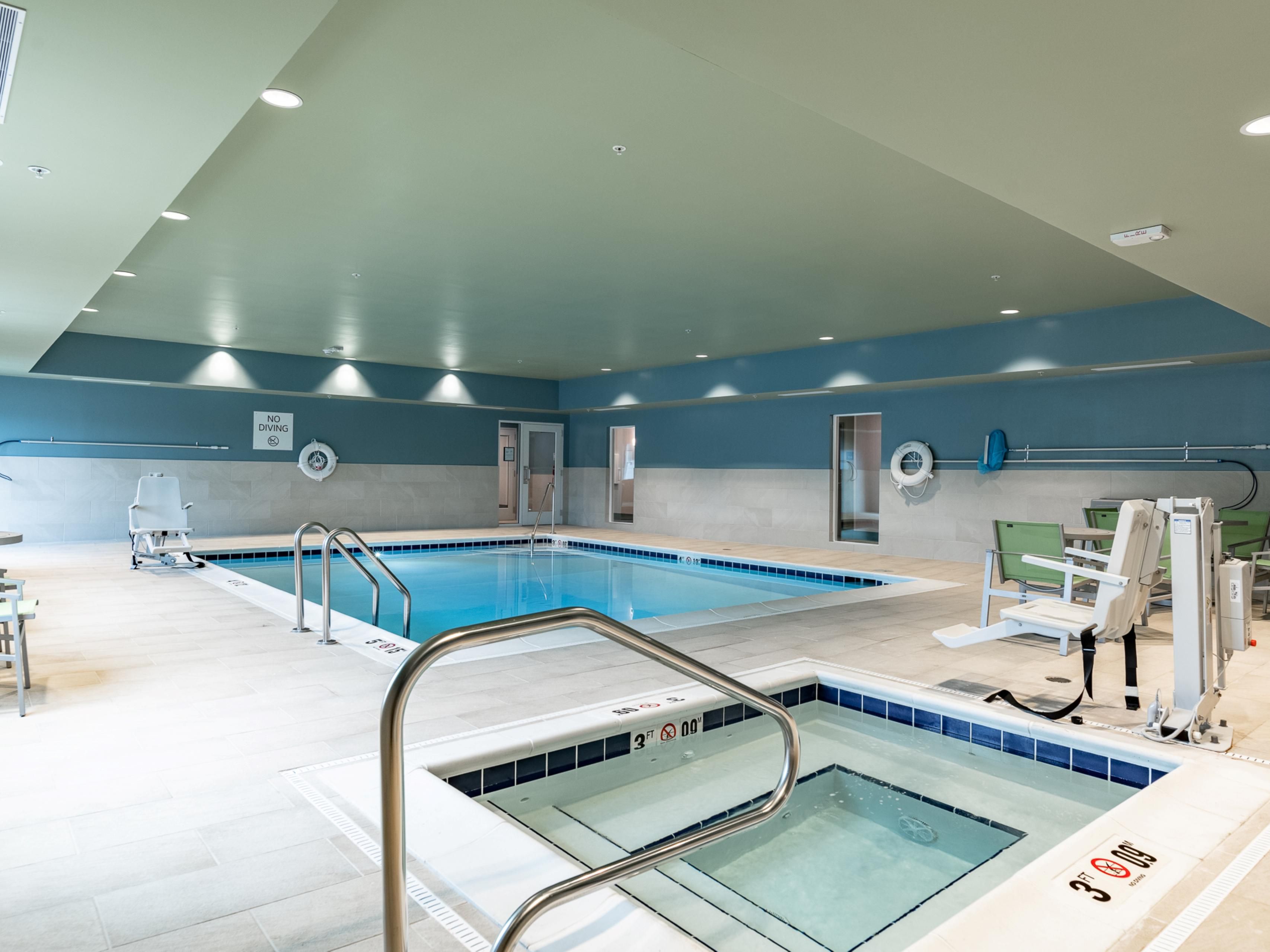 24 hour Pool & Hot Tub perfect for relaxation, Moundsville WV