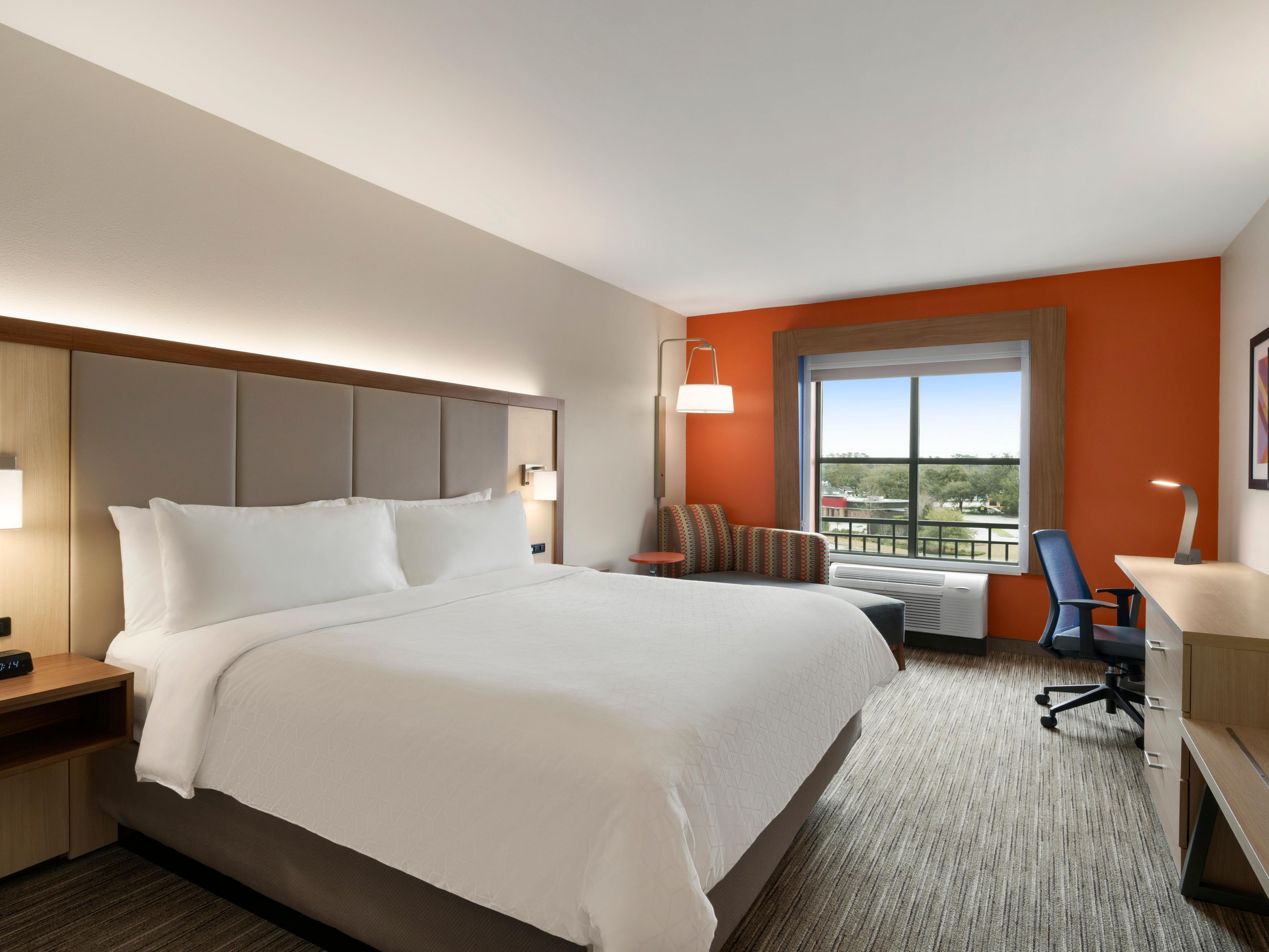 Newly Renovated King Bedroom with Work Station